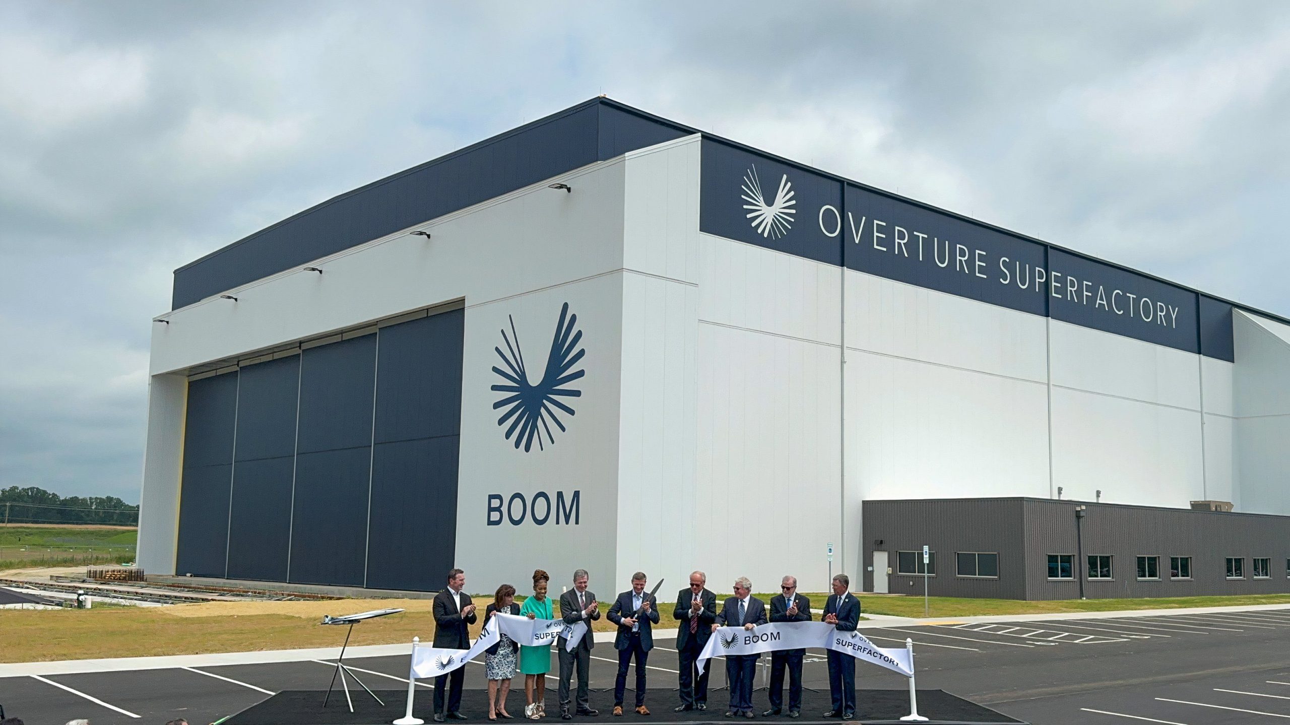 Boom Supersonic presenta Averture Superfactory en Carolina del Norte