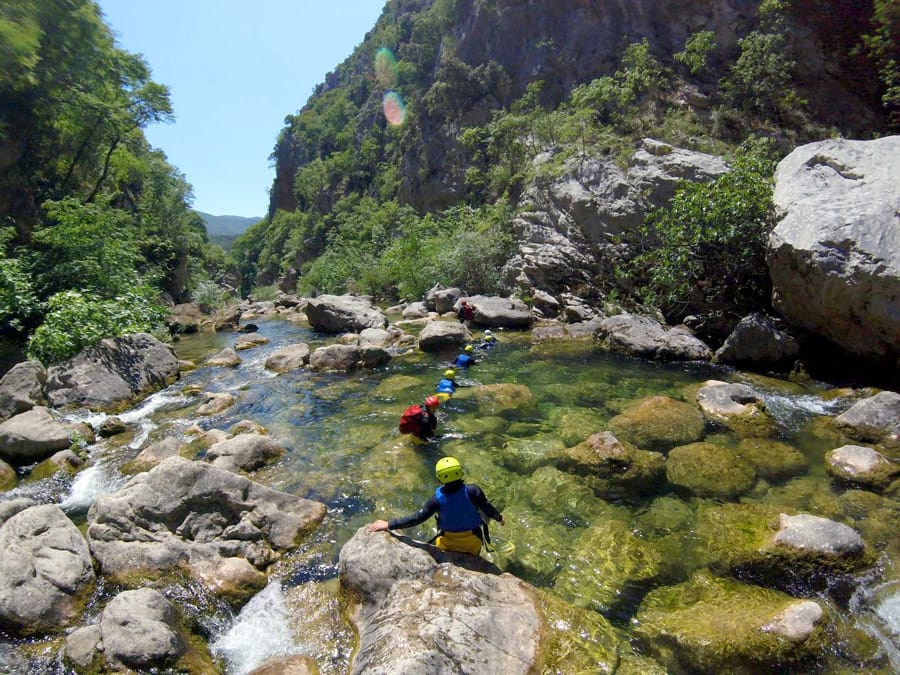 Canyoning extrême sur la rivière Cetina en Croatie