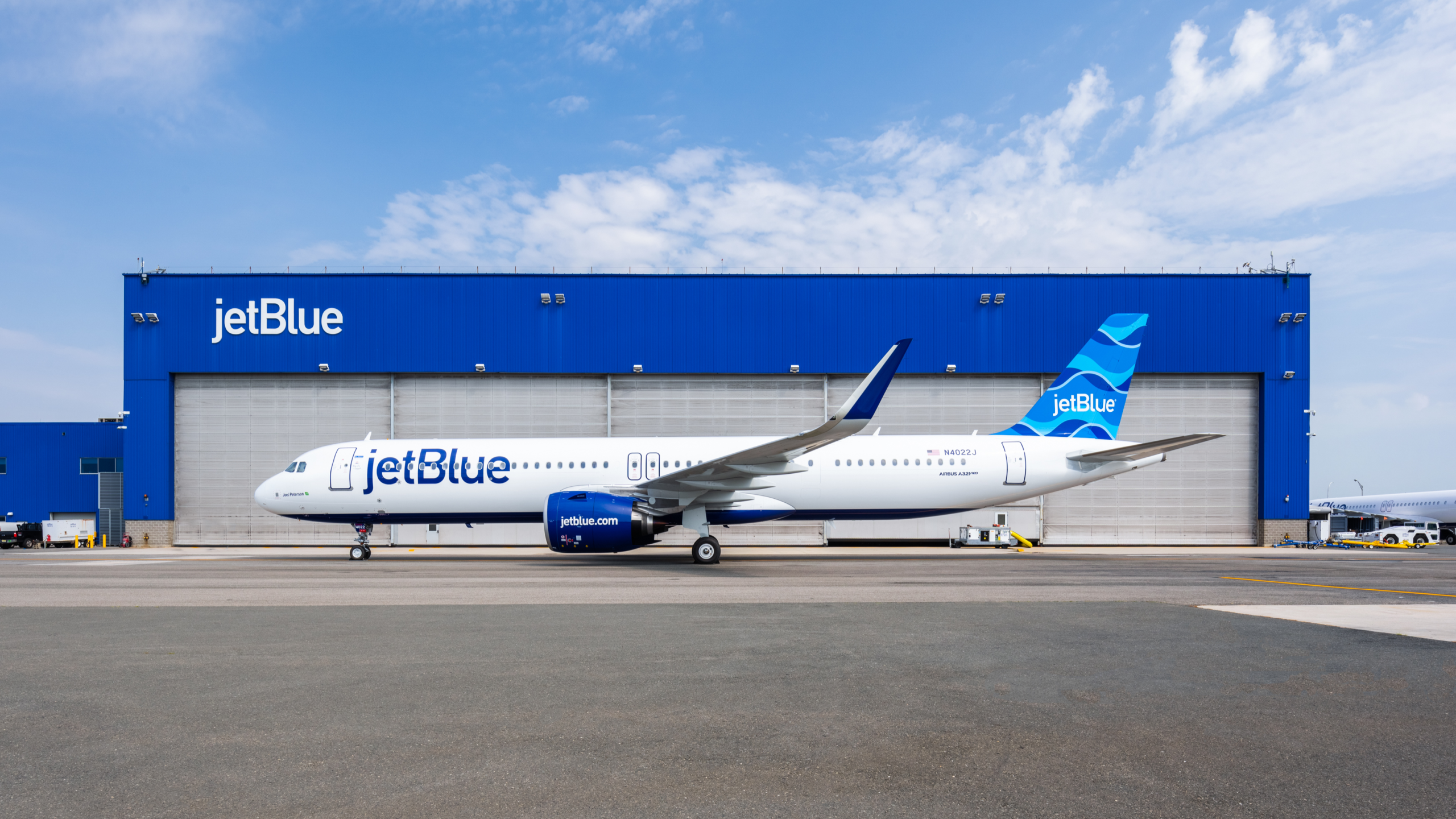 JetBlue augmente les itinéraires de service à la menthe premium au milieu des coupes européennes
