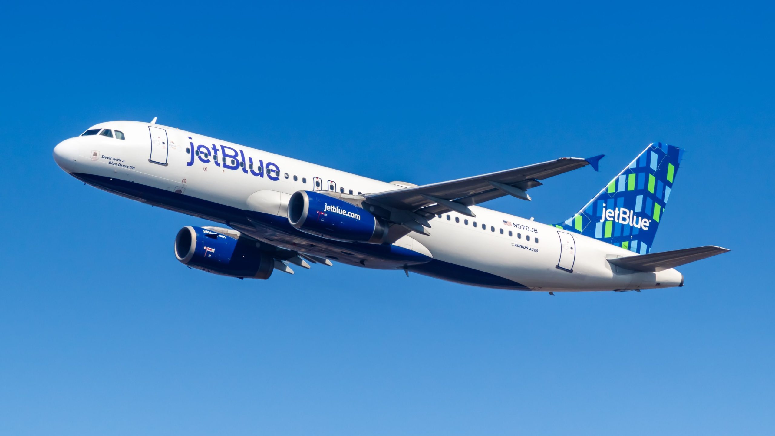Le passager JetBlue indiscipliné qui a ouvert la porte a assisté à une cérémonie américaine de l'Air Force avant le vol
