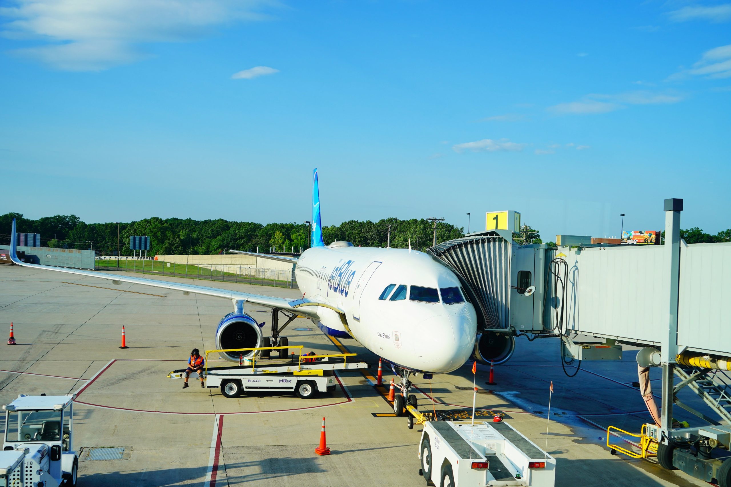 JetBlue suspende temporalmente los vuelos en su octava ruta transcontinental nacional más larga