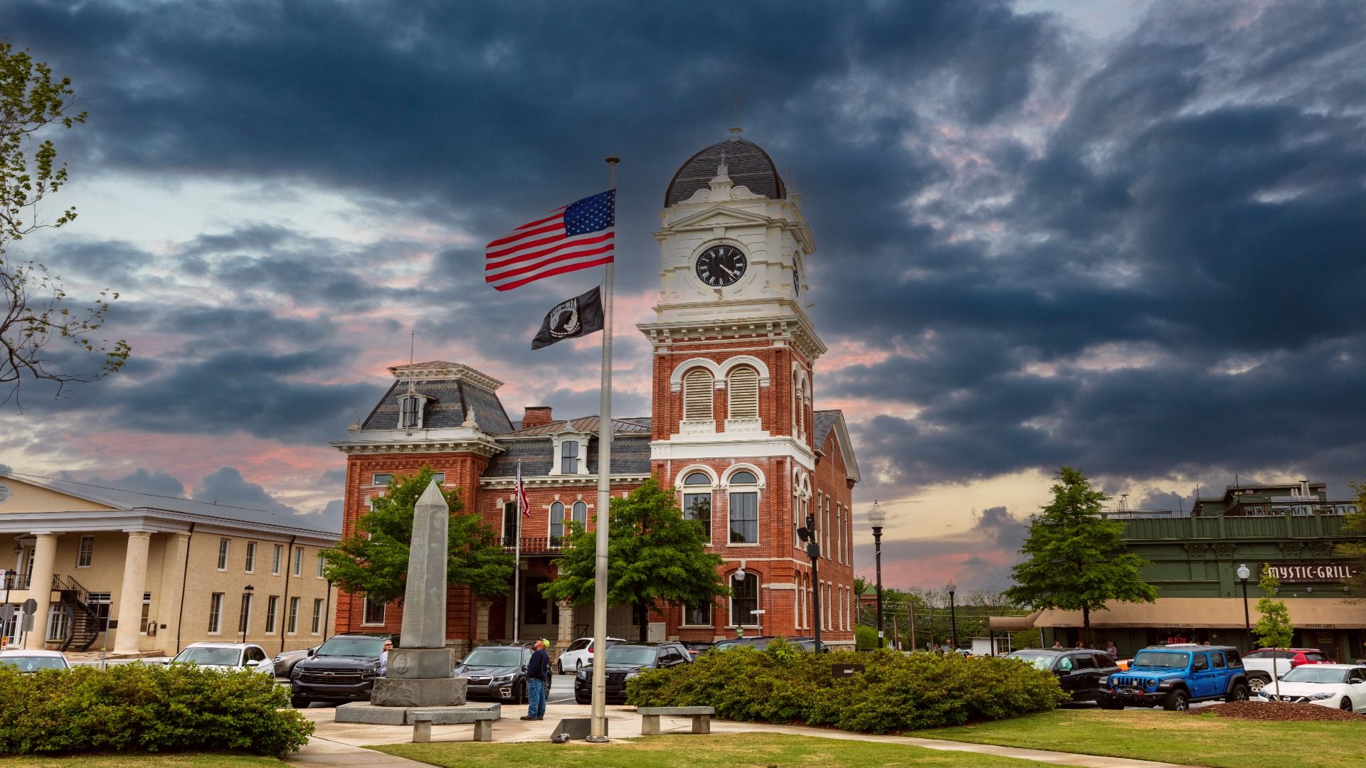 The Vampire Diaries: 7 vere piccole città con vibrazioni mistiche in autunno