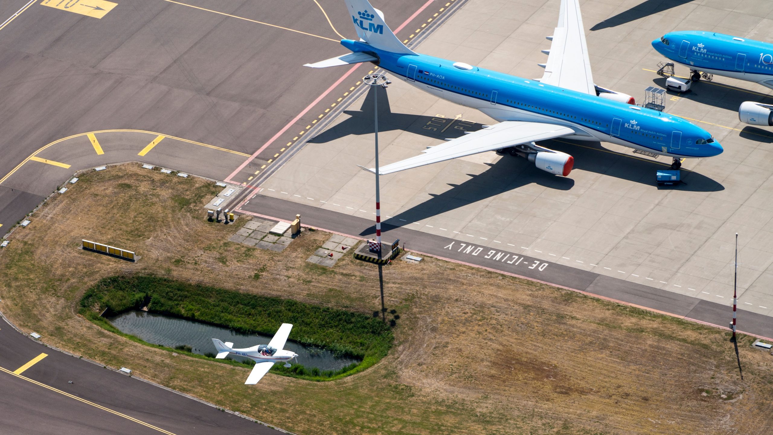 OUCH: KLM Airbus A330-200 di Houston è subita colpi di uccello in entrambi i motori