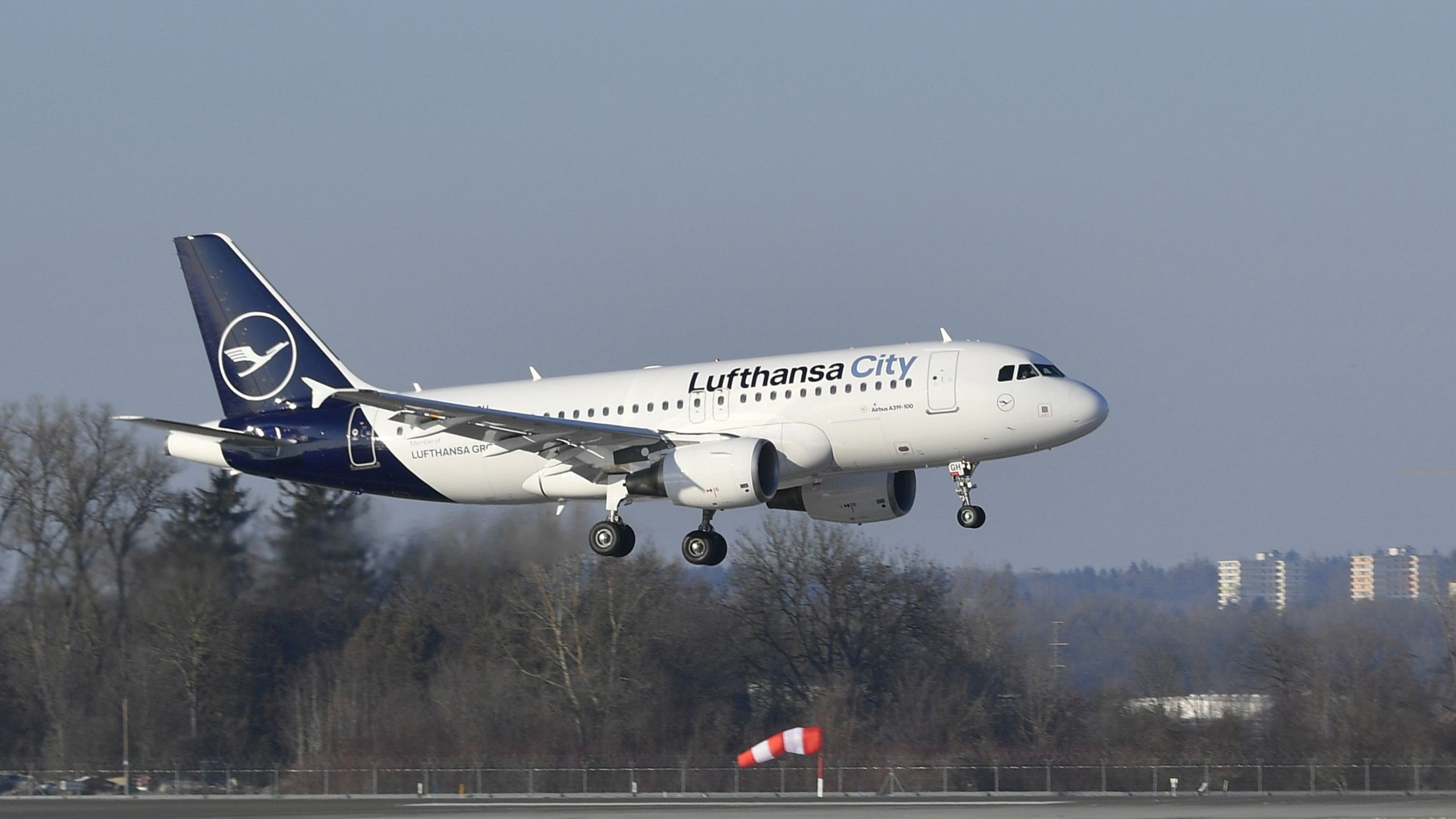 City Airlines da Lufthansa Primeiro Airbus A319 toca em Munique em decoração completa