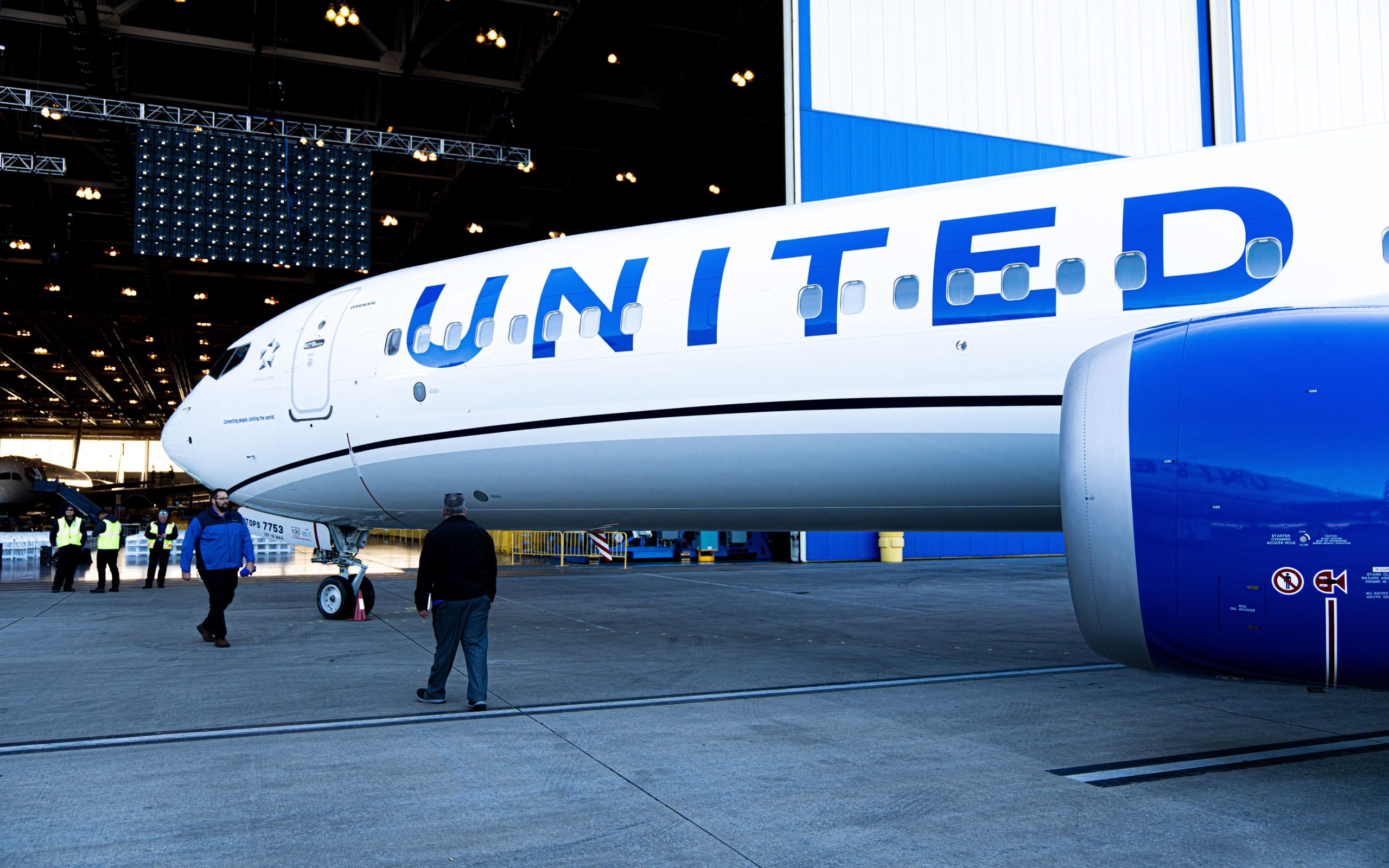 La nueva regla de la FAA propuesta moderniza las regulaciones anticuadas de letreros de fumar