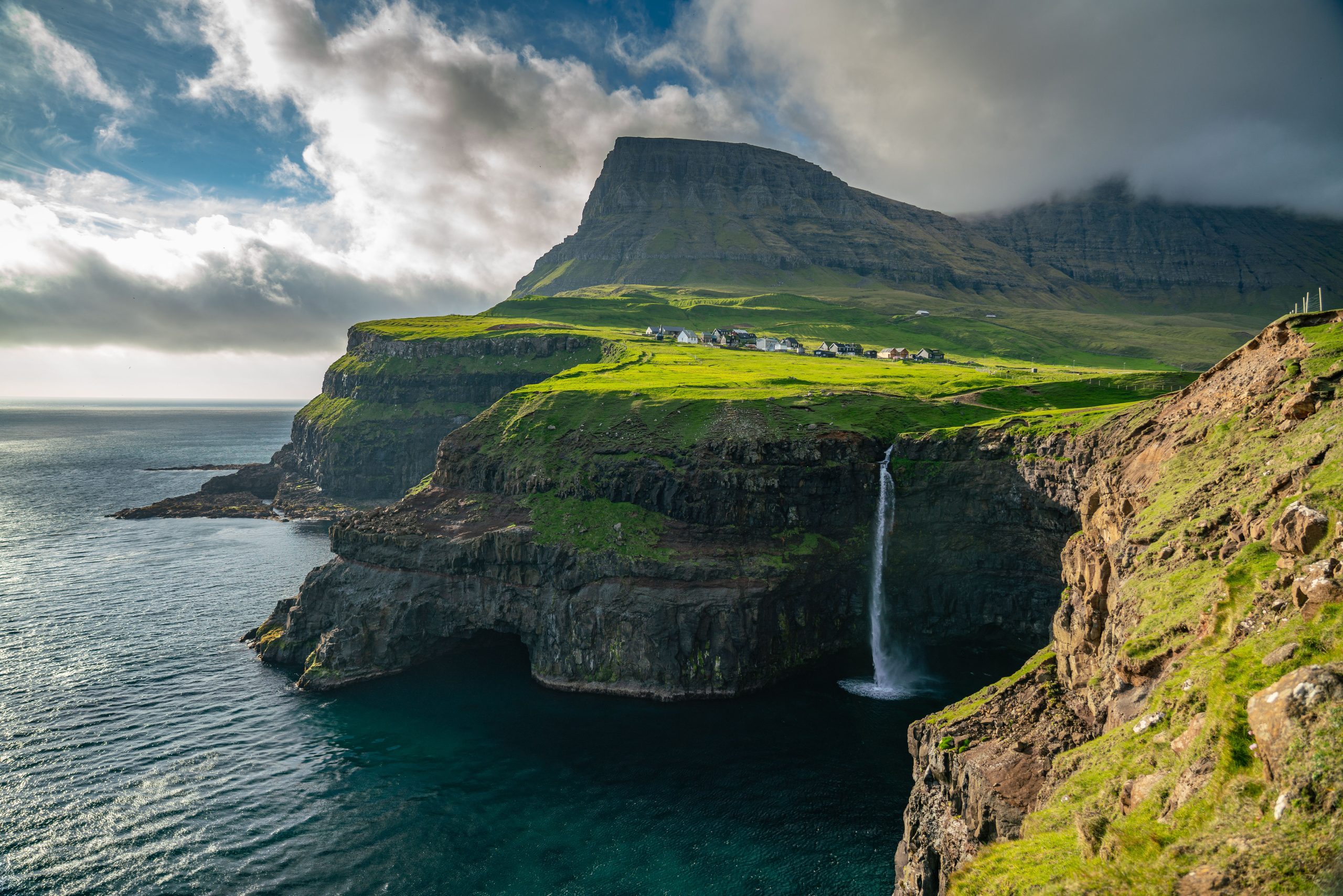 Les tunnels artistiques sous-marins des îles Féroé deviennent une destination touristique populaire entre l'Écosse, l'Islande et la Norvège