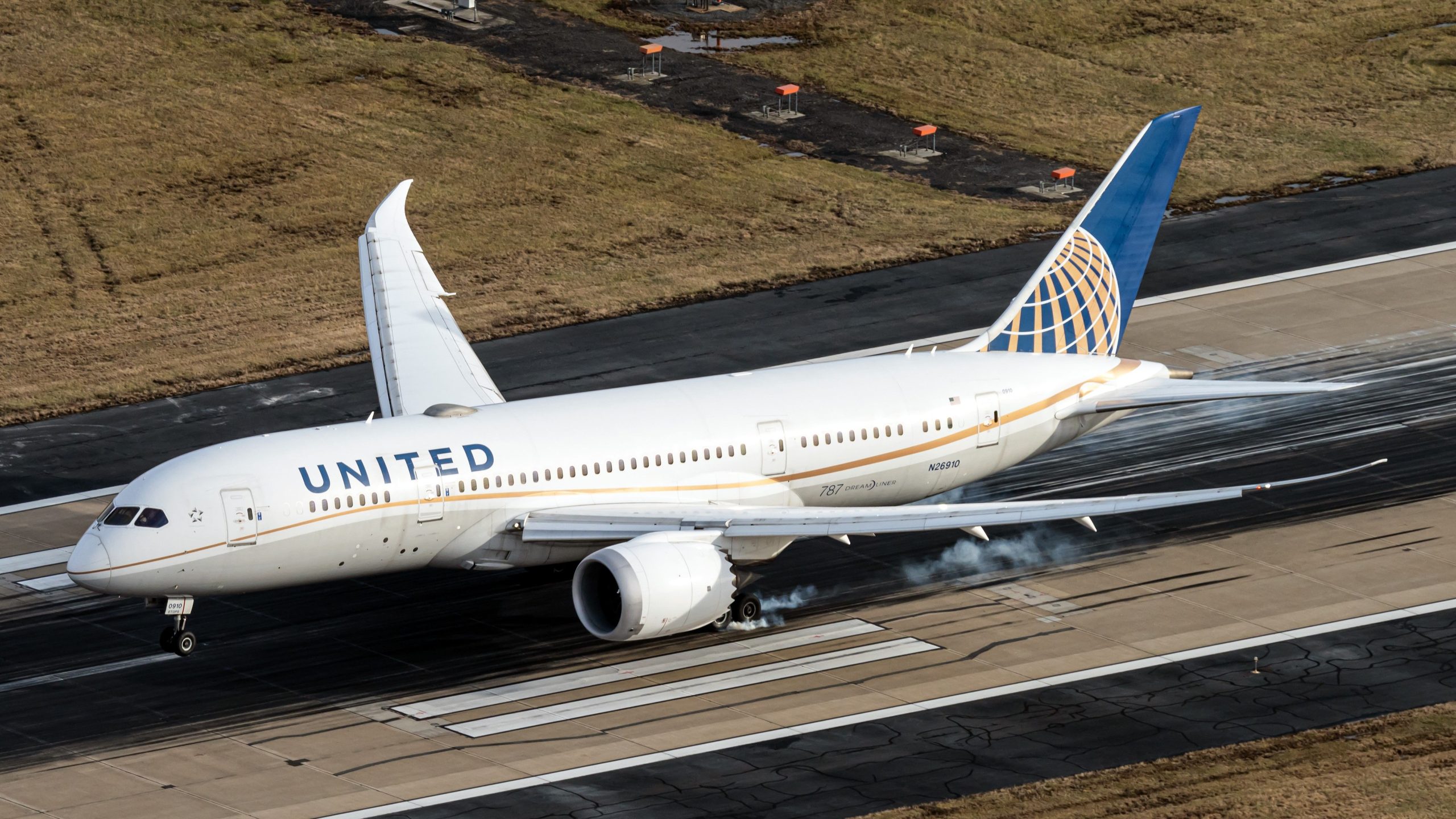 Como se tornar um comissário de bordo da United Airlines