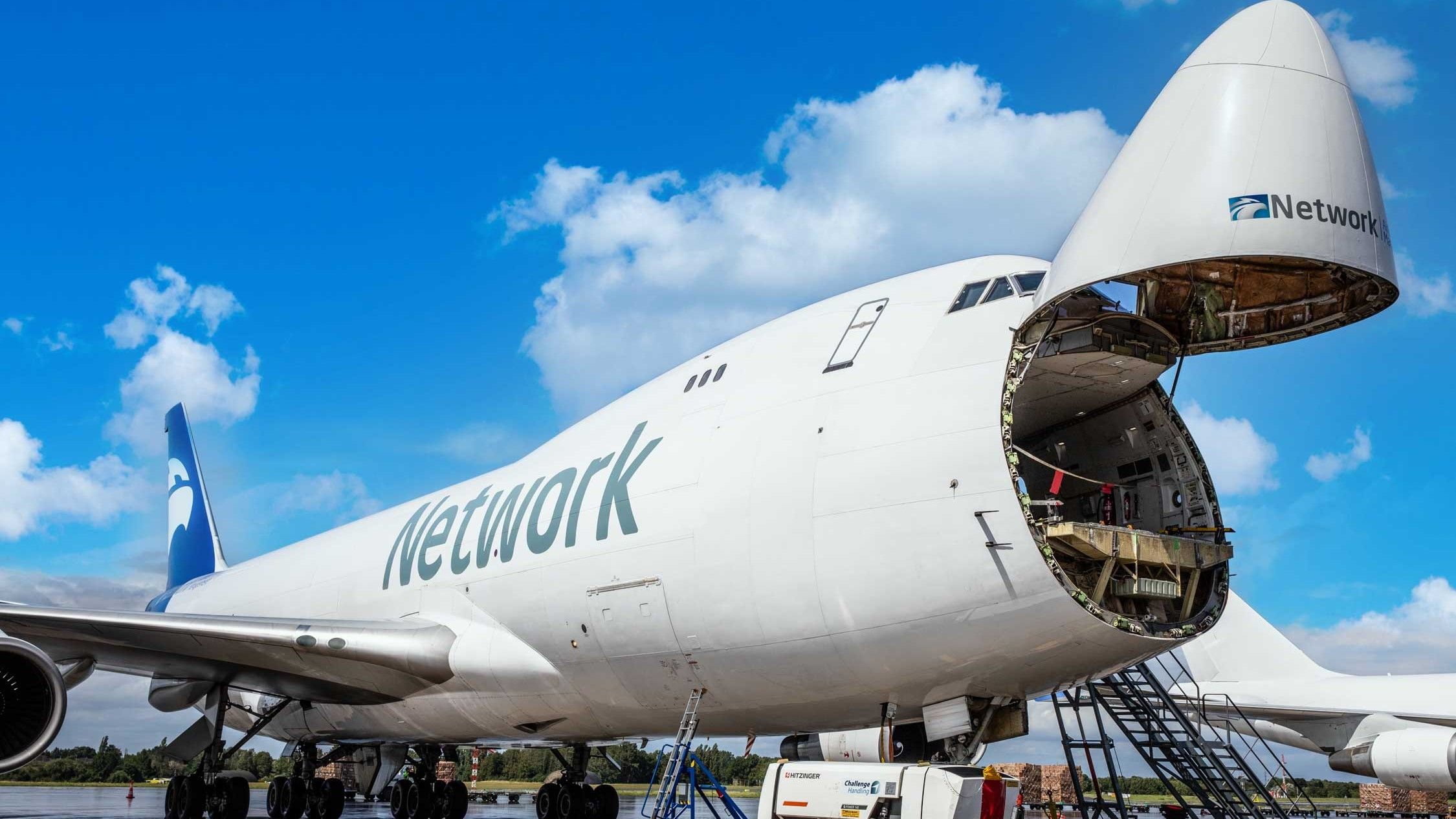 TAAG &amp; NAM RENOVA O LONGO PRONTAGEM BOEING 747-400 CONTRATO DE GREATOR