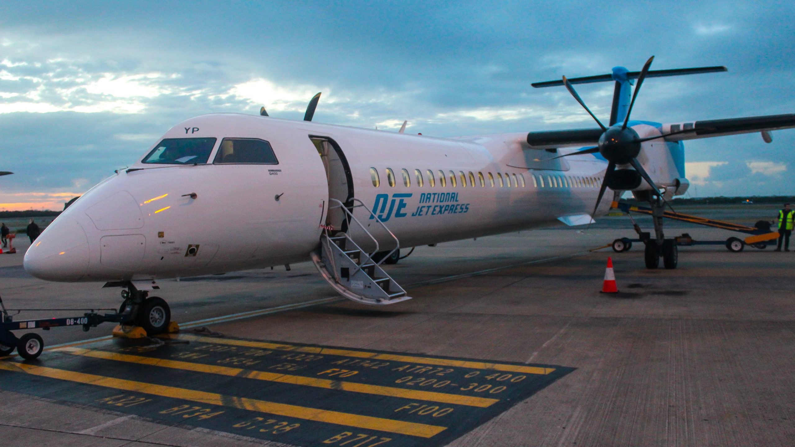 Rex Duplica Dash 8-400 vuelos de Brisbane Cairns pero advierte en Regional Network