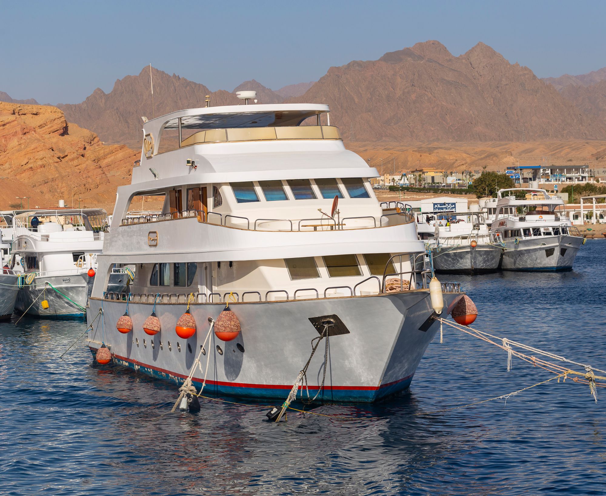 Le bateau touristique de la mer Rouge chape et coule: au moins 16 personnes disparues par autorités égyptiennes