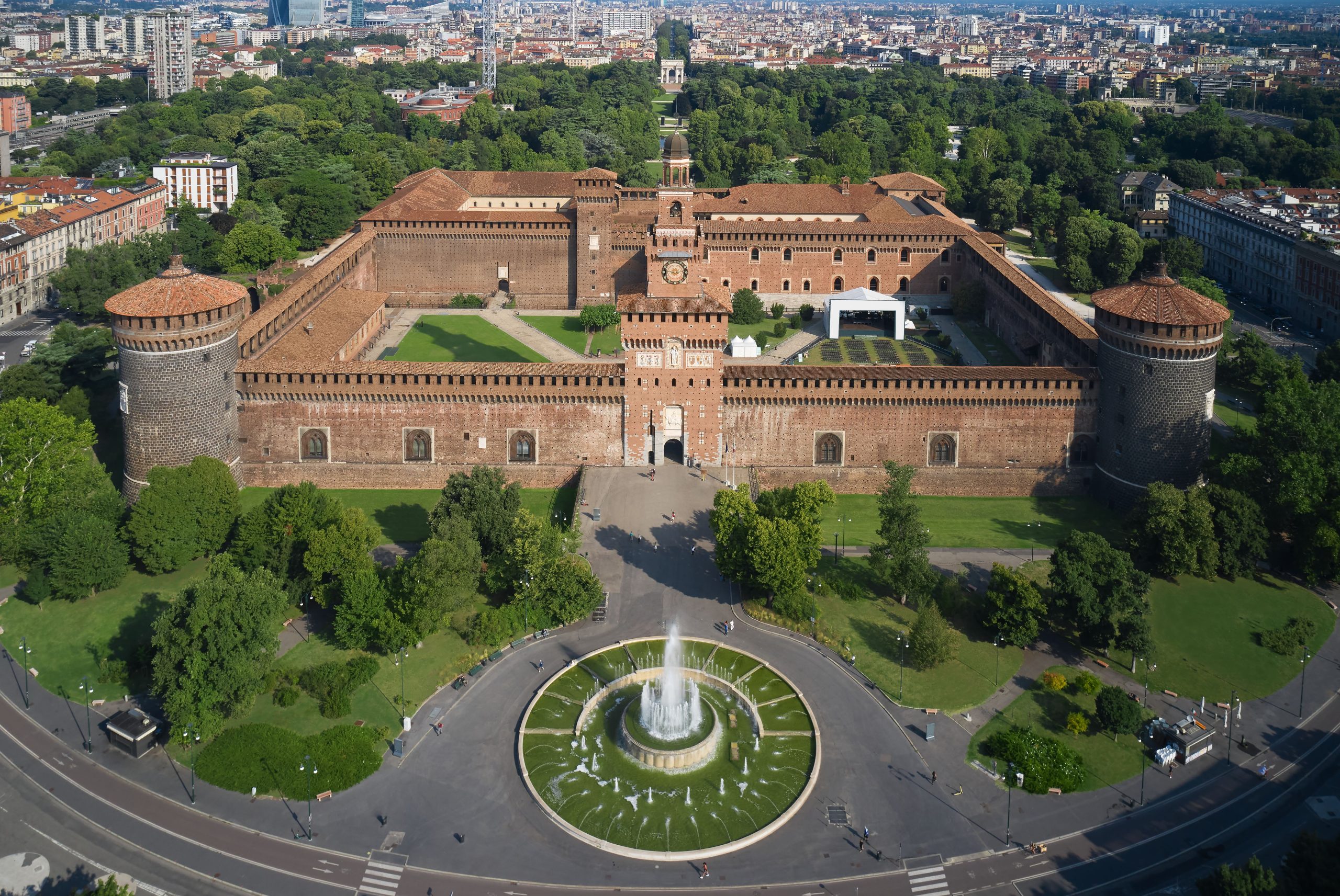 Découverte révolutionnaire de passages secrets liés à Da Vinci trouvés sous l'emblématique château de Sforza de Milan