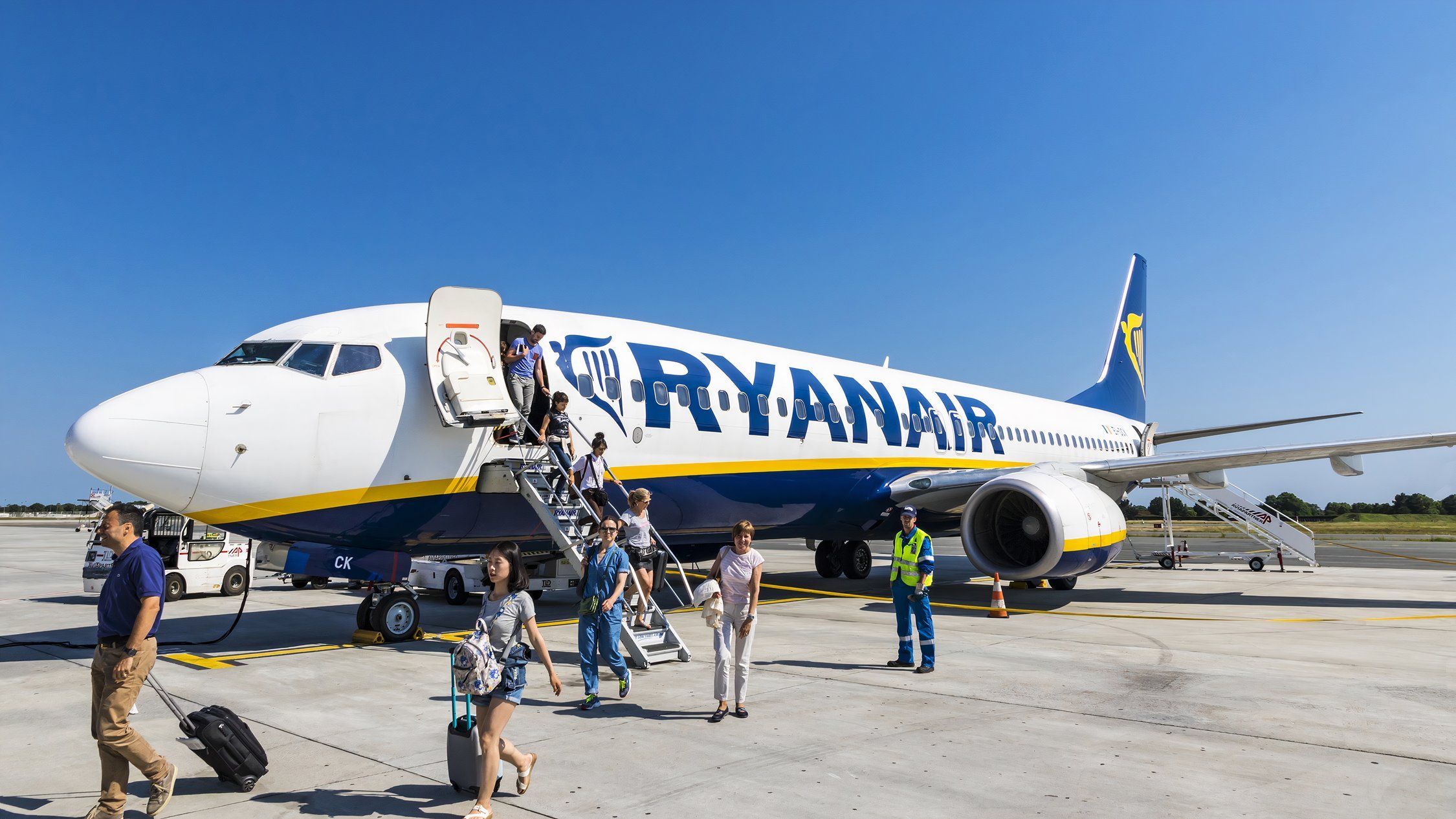 Ryanair chiude la base dell'aeroporto di Bordeaux a causa dei costi, apre il 2 ° hangar di mantenimento in Lituania