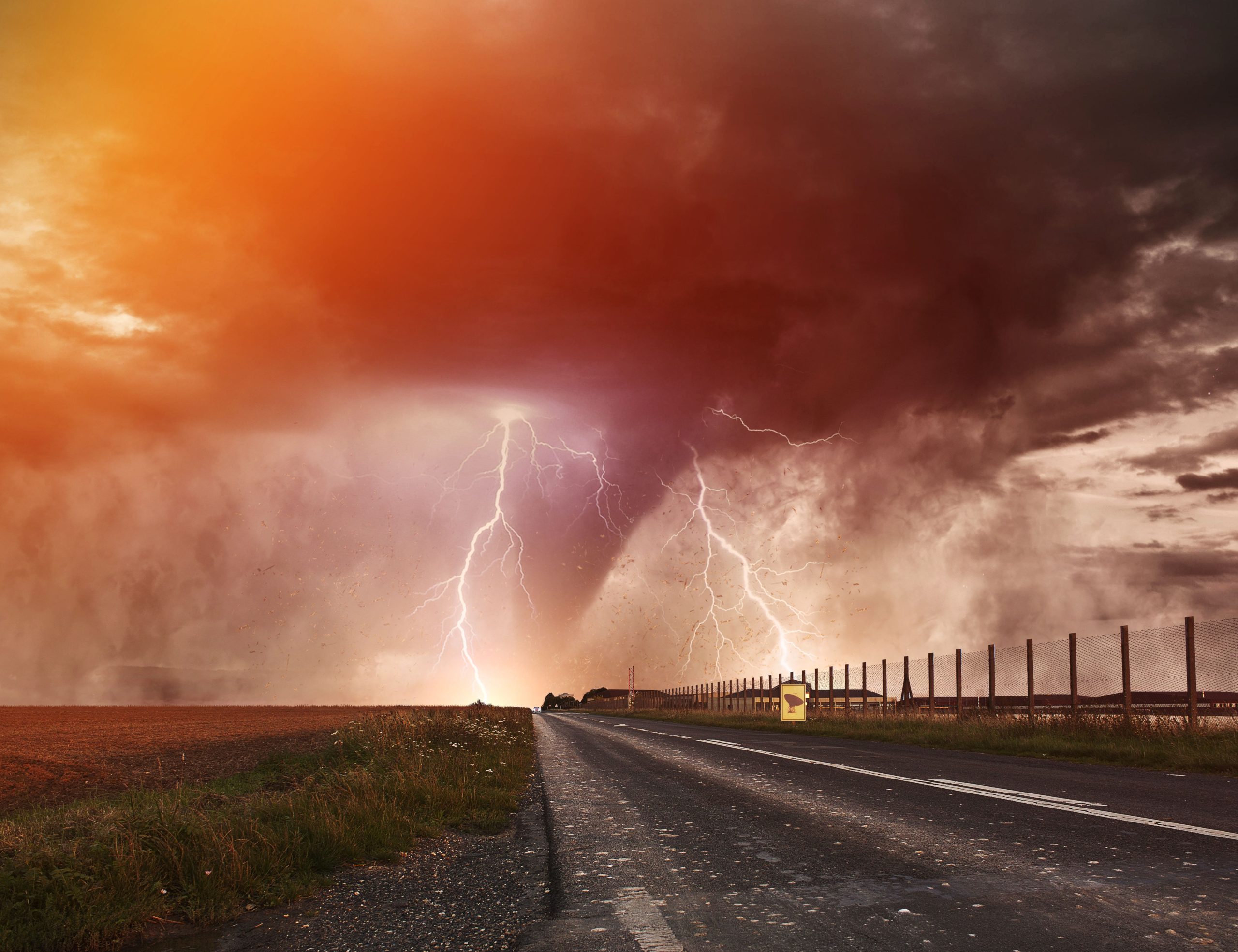 Central y este de los Estados Unidos bajo alerta de clima extremo mientras la tormenta poderosa amenaza los desastres naturales generalizados y la interrupción de los viajes