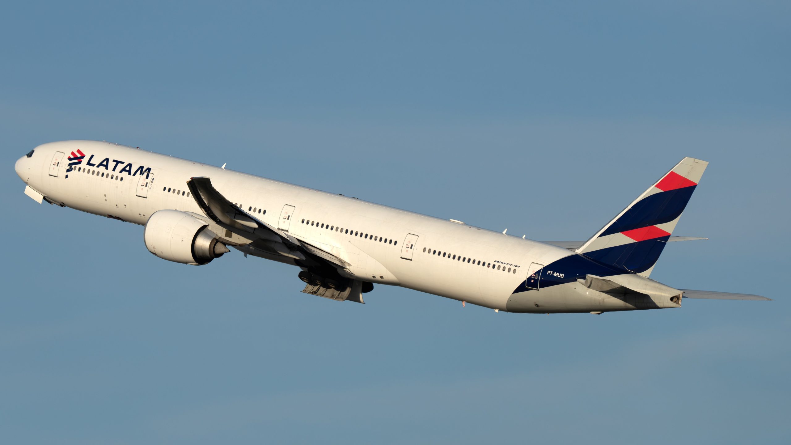 Vidéo: Latam Boeing 777-300 Incident grave de la queue à l'aéroport de Milan