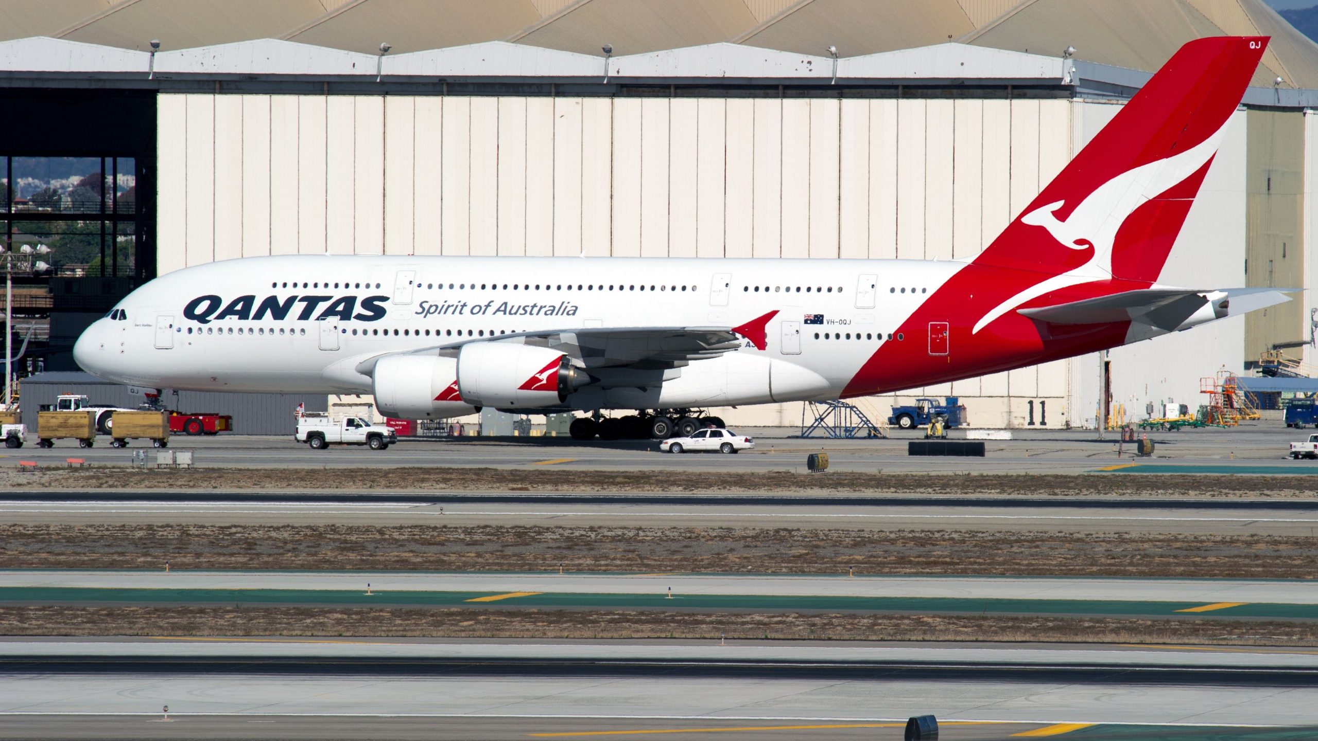 ATSB: Qantas Airbus A380 ha volato diversi voli con uno strumento rimasto nel motore a LAX