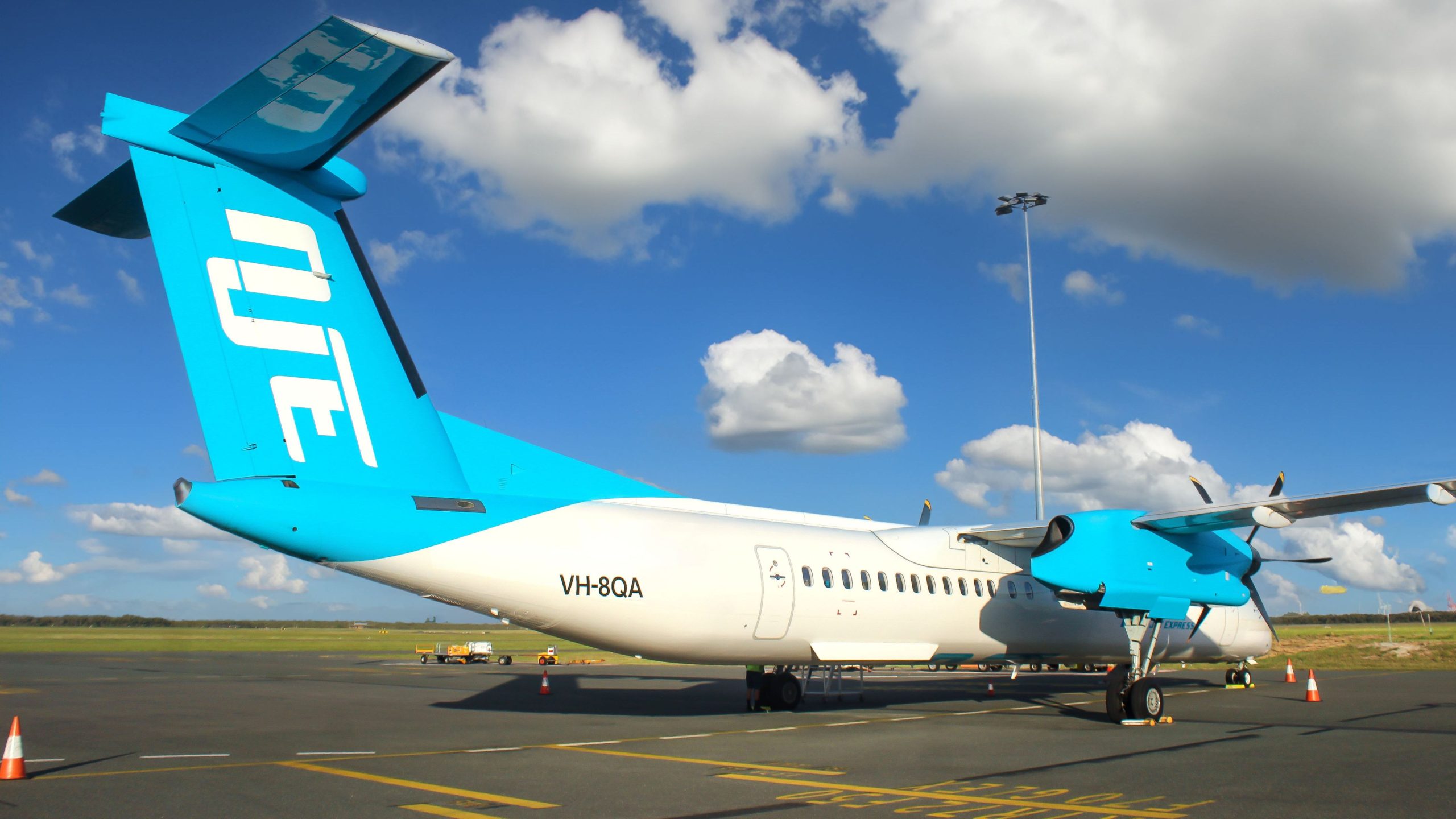 REX GRUPO NACIONAL Jet Express acrescenta de Havilland Dash 8 Queensland Services