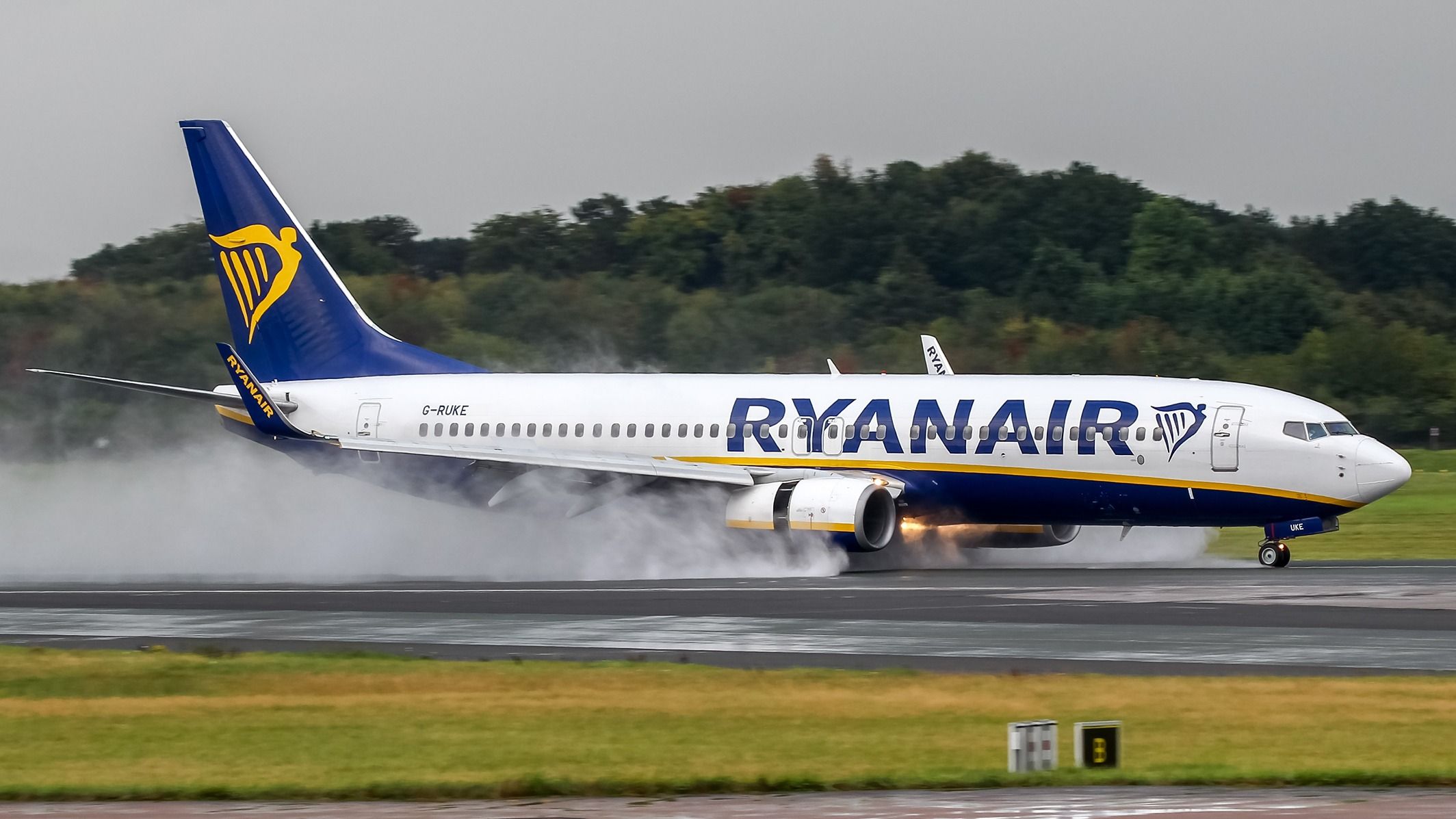 Ryanair Boeing 737 desvia para Faro em meio a passageiros barulhentos