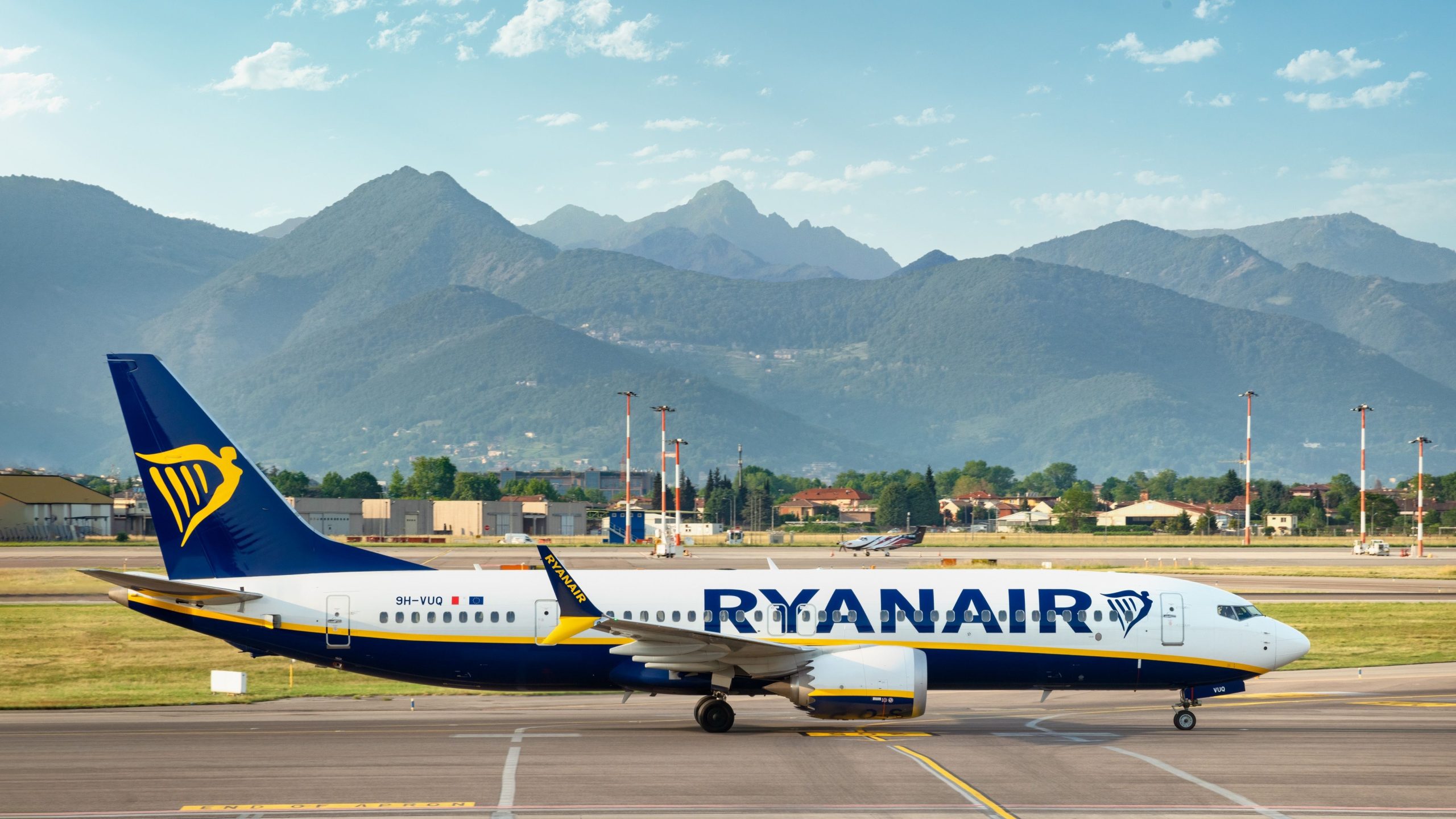 Ryanair chiama la polizia dopo che i passeggeri hanno urinato nel corridoio in un volo per Tenerife