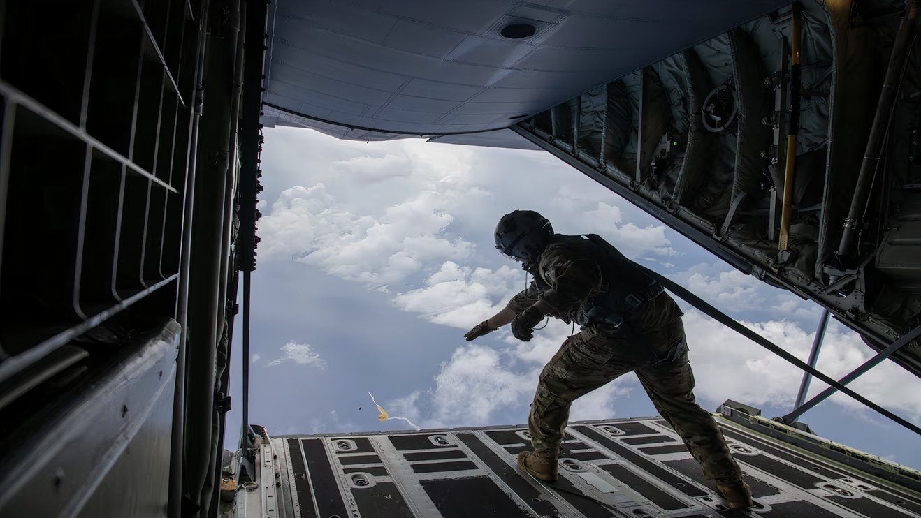 Base da Força Aérea de Keesler: casa do 53º Esquadrão de Reconhecimento do Meteorologia 'Caçadores de Hurricane'