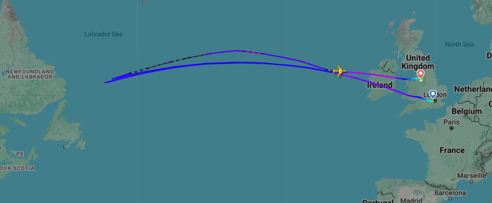 Virgin Atlantic Airbus A350-1000 atterrit avec des portes de vitesses ouvertes à Manchester