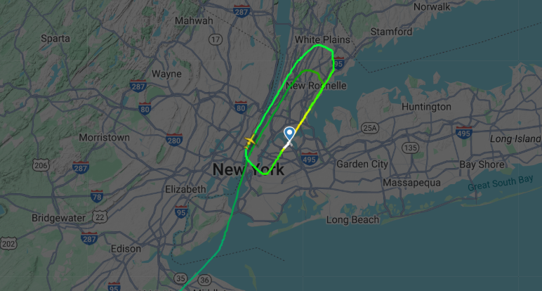 Delta Connection Crj900 Wing Strikes Ground on Landing no aeroporto de Nova York Laguardia