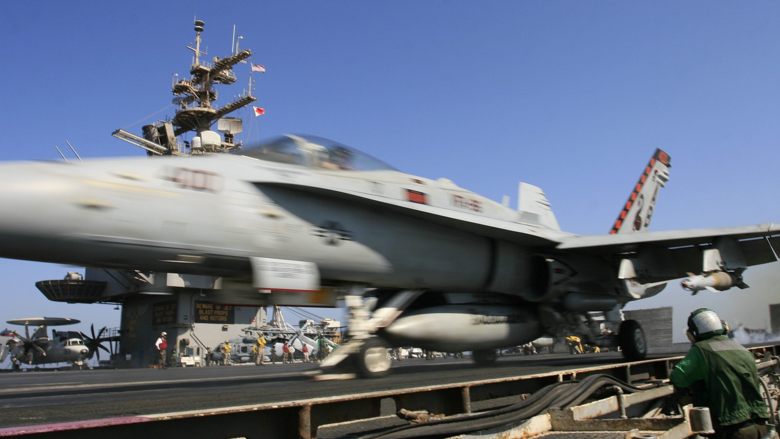 La Marina de los EE. UU. Presenta una oferta para la próxima tecnología de lucha contra drones mientras los ataques persisten en el Mar Rojo