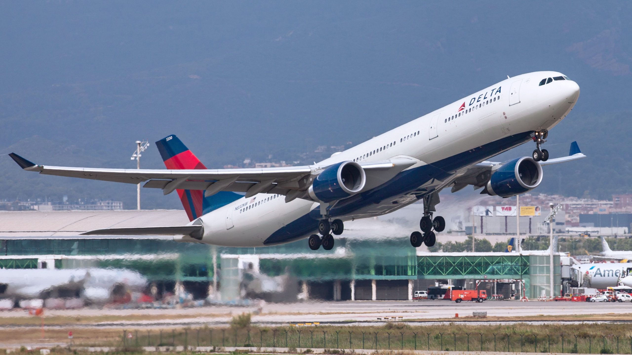 Maggots a bordo: Delta Air Lines Airbus A330-300 retorna a Amsterdã depois que os passageiros reclamam