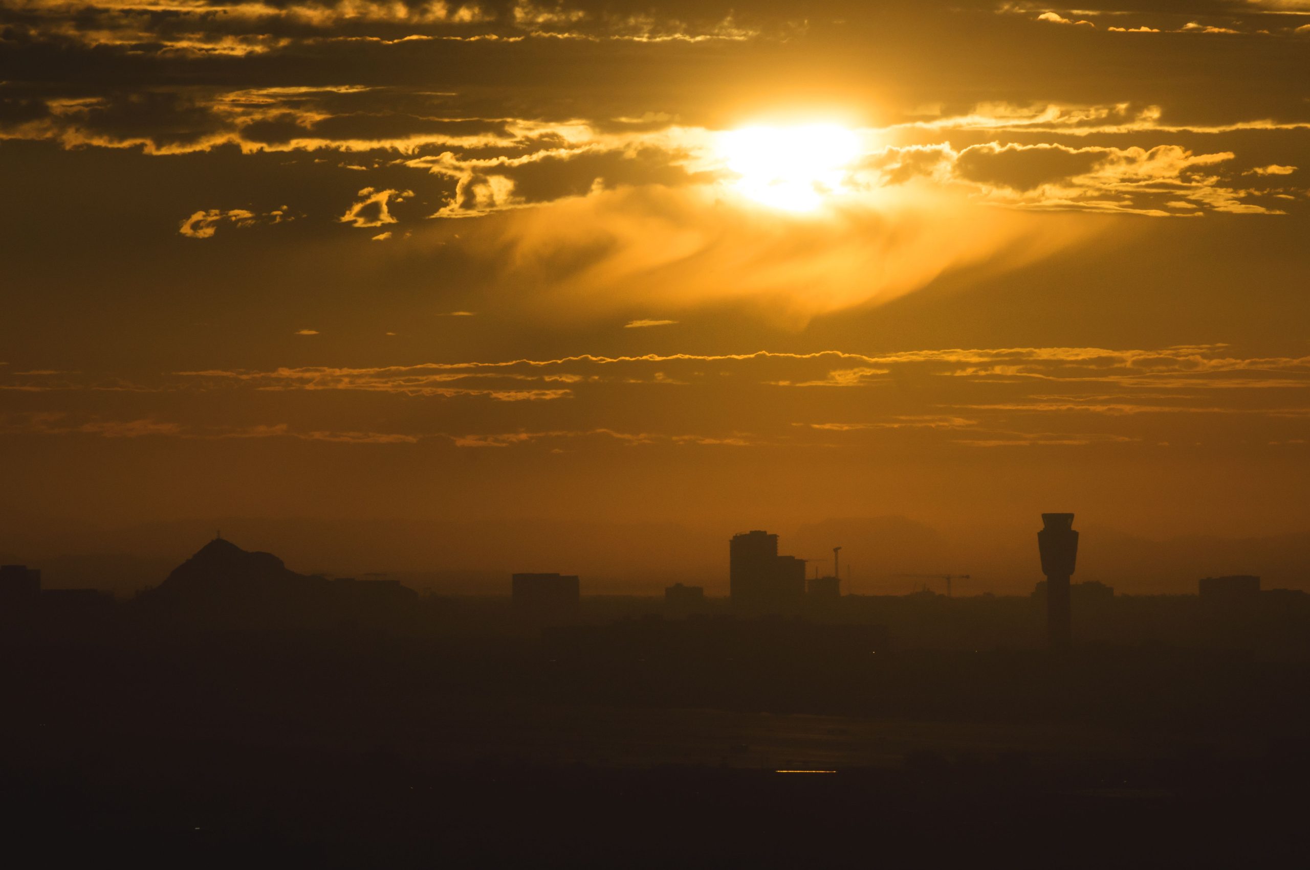 8 panneaux qui racontent des pilotes de turbulences imminentes