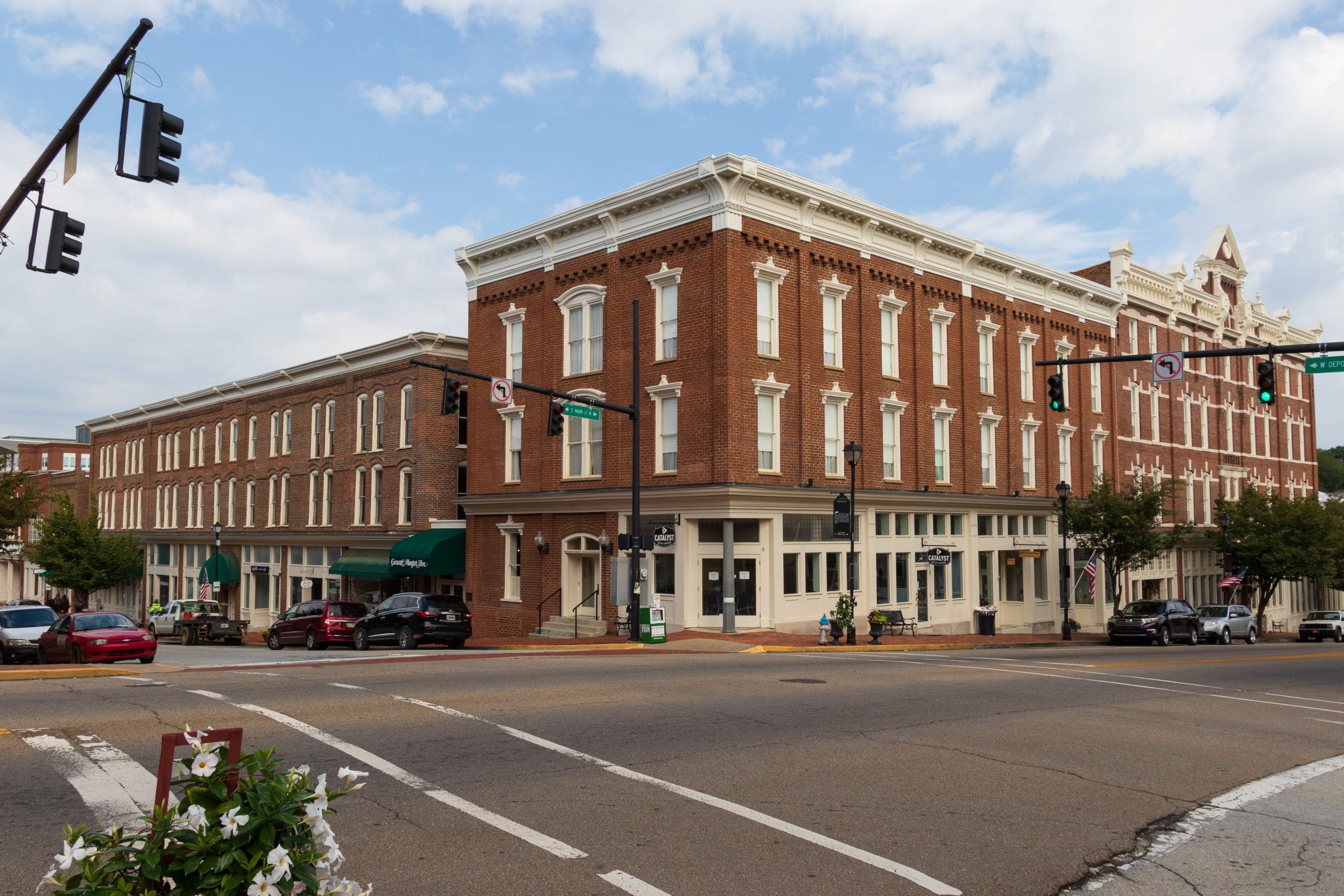 8 cidades no Tennessee com vibrações de forja de pombo, mas melhor