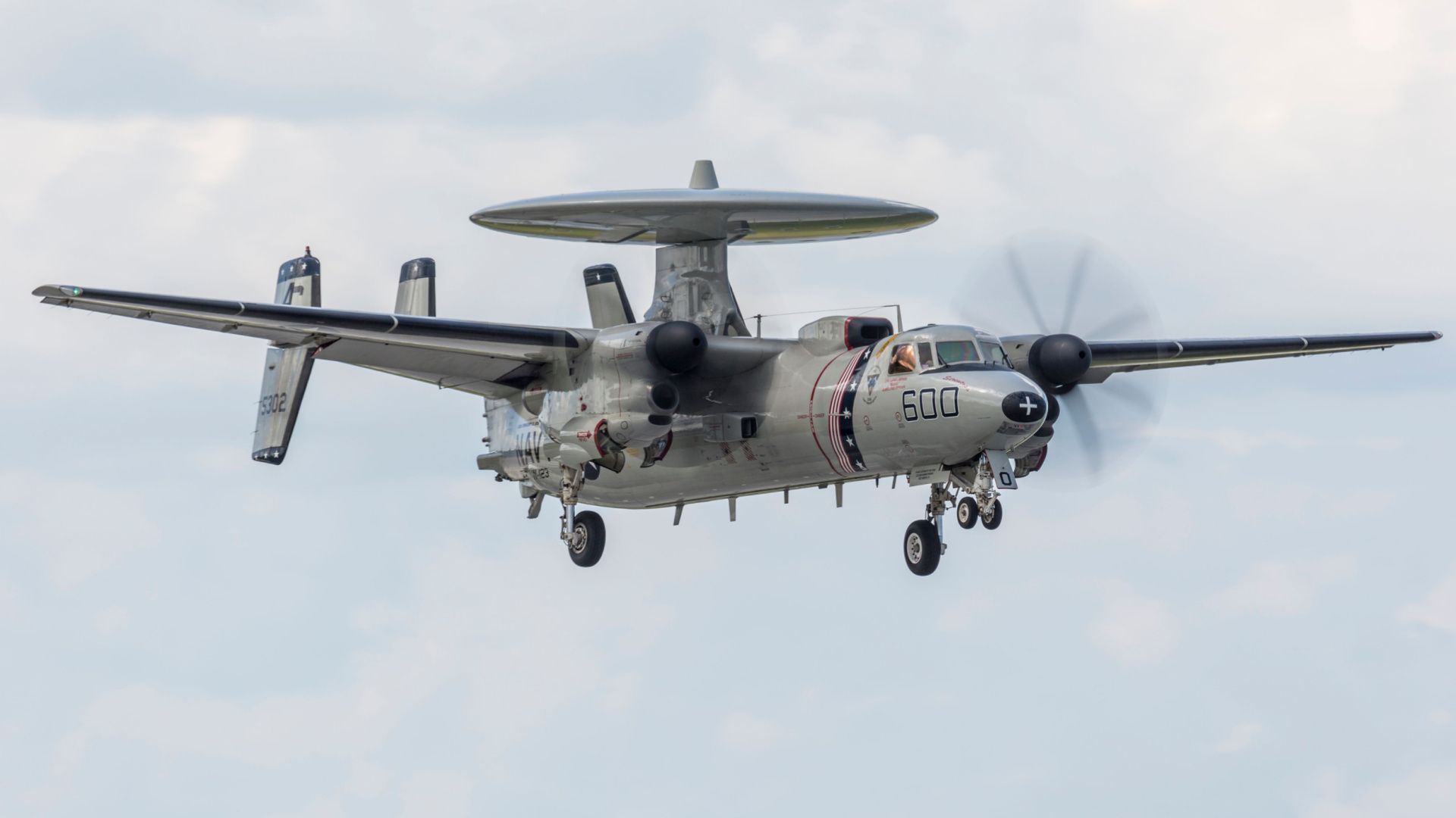 Pourquoi le Northrop Grumman E-2 Hawkeye a-t-il eu une conduite de production si longue
