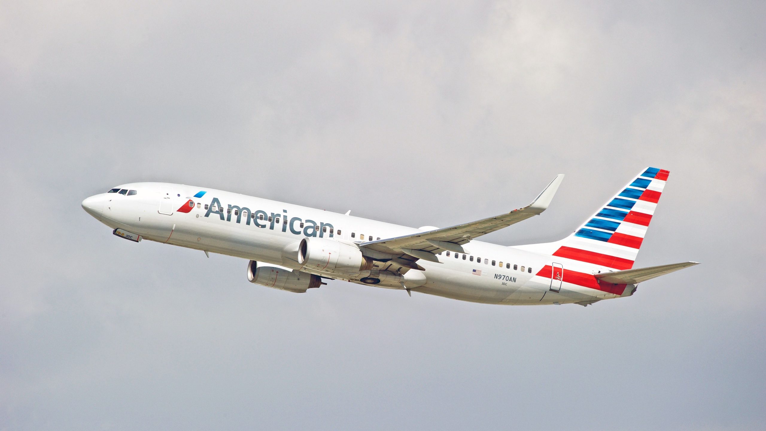 American Airlines Boeing 737-800 se détourne vers Pittsburgh en raison de la menace de bombe trouvée dans les toilettes