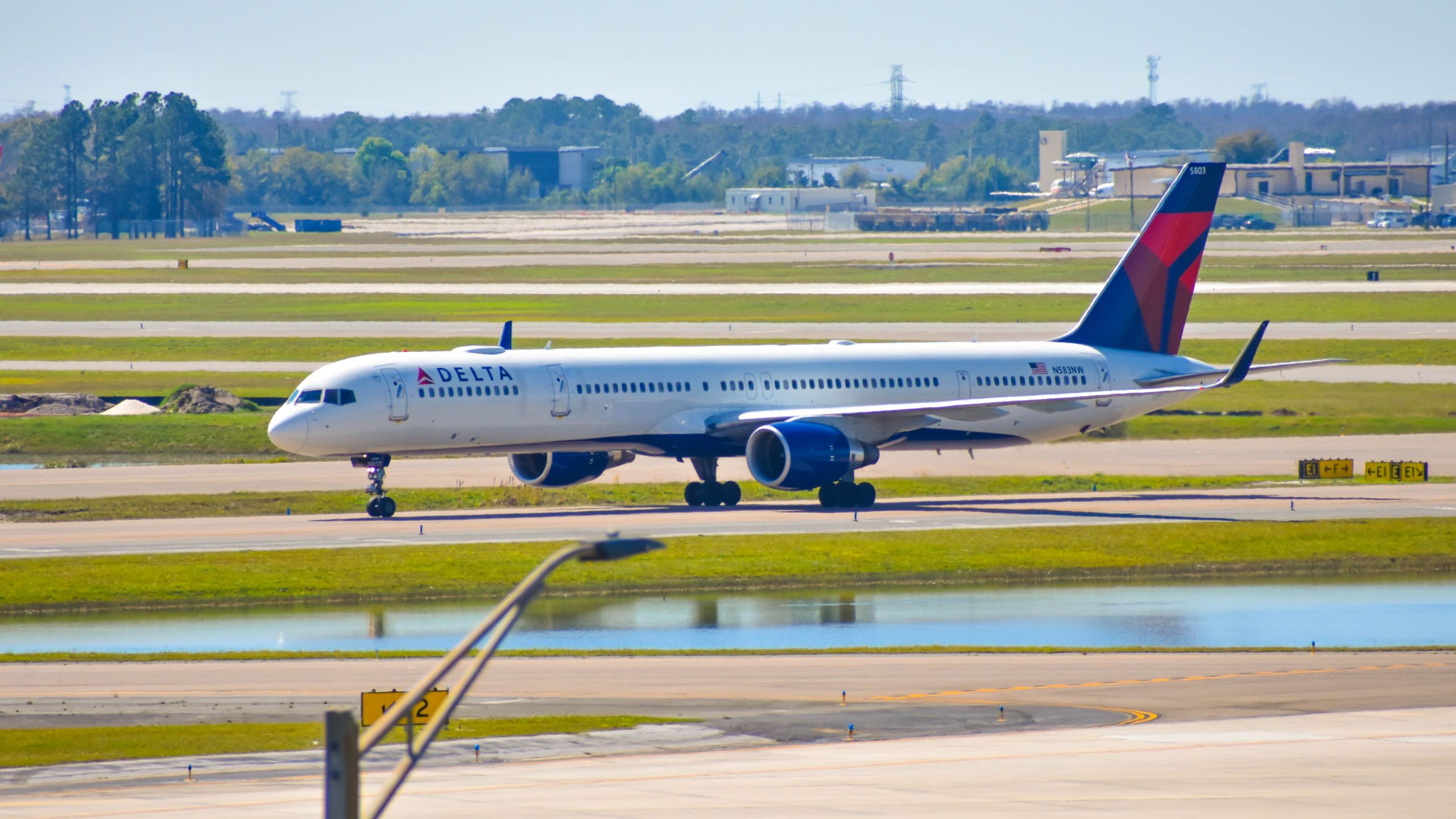 Cómo la amenaza del huracán Milton está afectando los vuelos a Florida