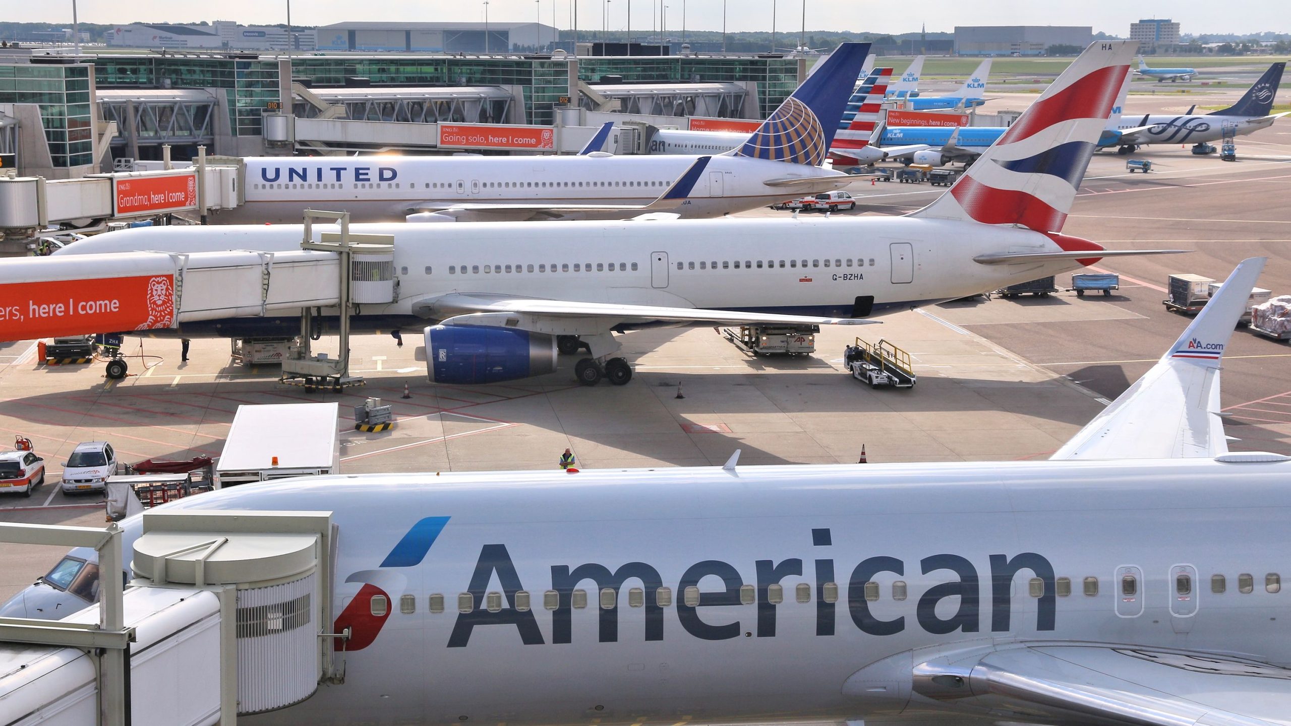 O Senado dos EUA passa extenso projeto de lei de aviação de US $ 105 bilhões focado em direitos de segurança e passageiros