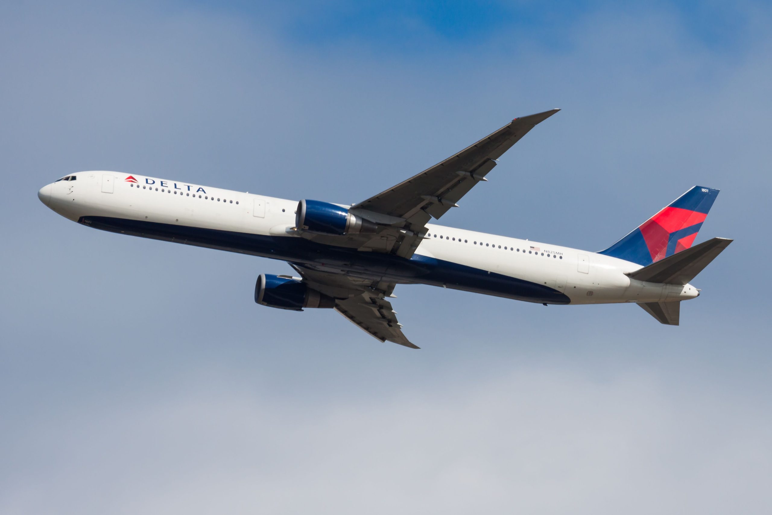 El problema del parabrisas indica a Delta Air Lines Boeing 767-400er Diversion a Shannon