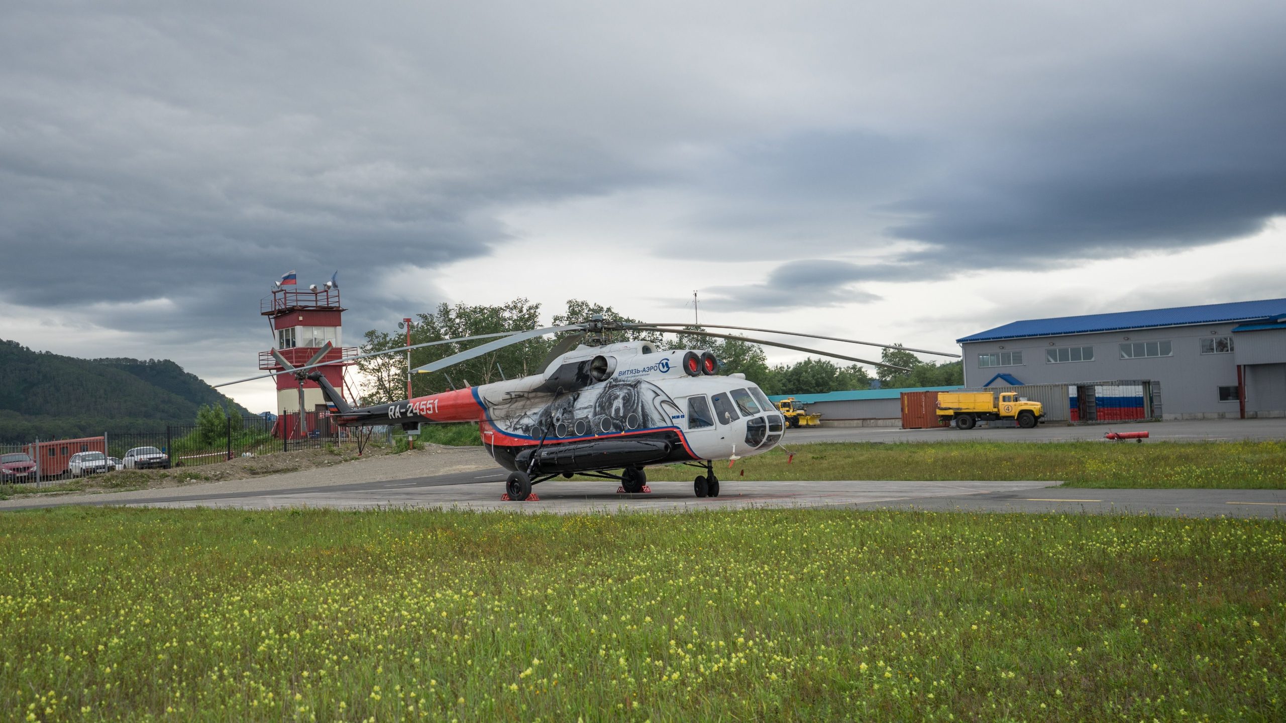 Helicóptero MI-8 ruso con 22 ocupantes desaparece cerca del volcán en Kamchatka