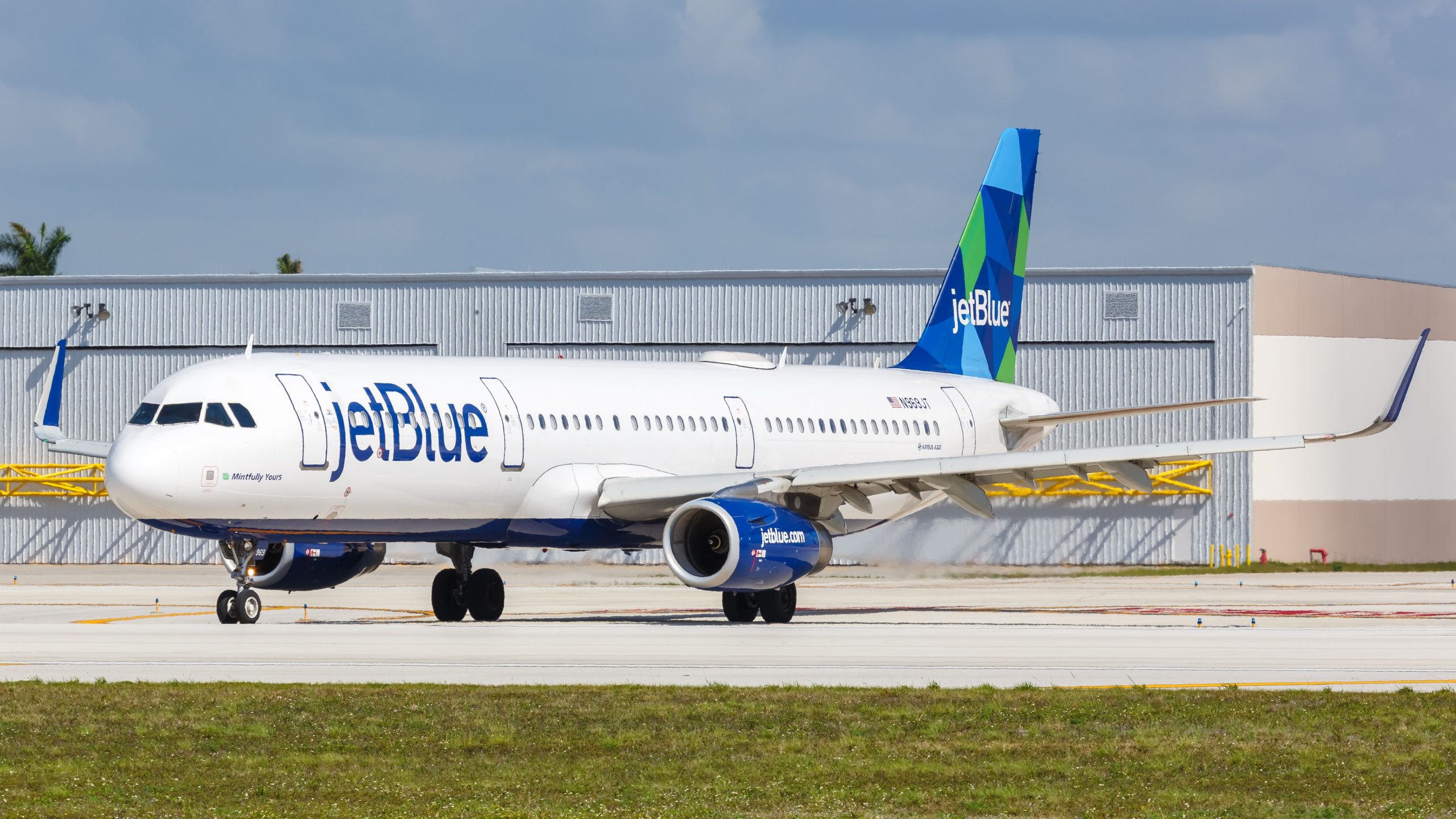 JetBlue voltado para a reação por cobrar mais de US $ 5.000 por assentos de hortelã com defeito