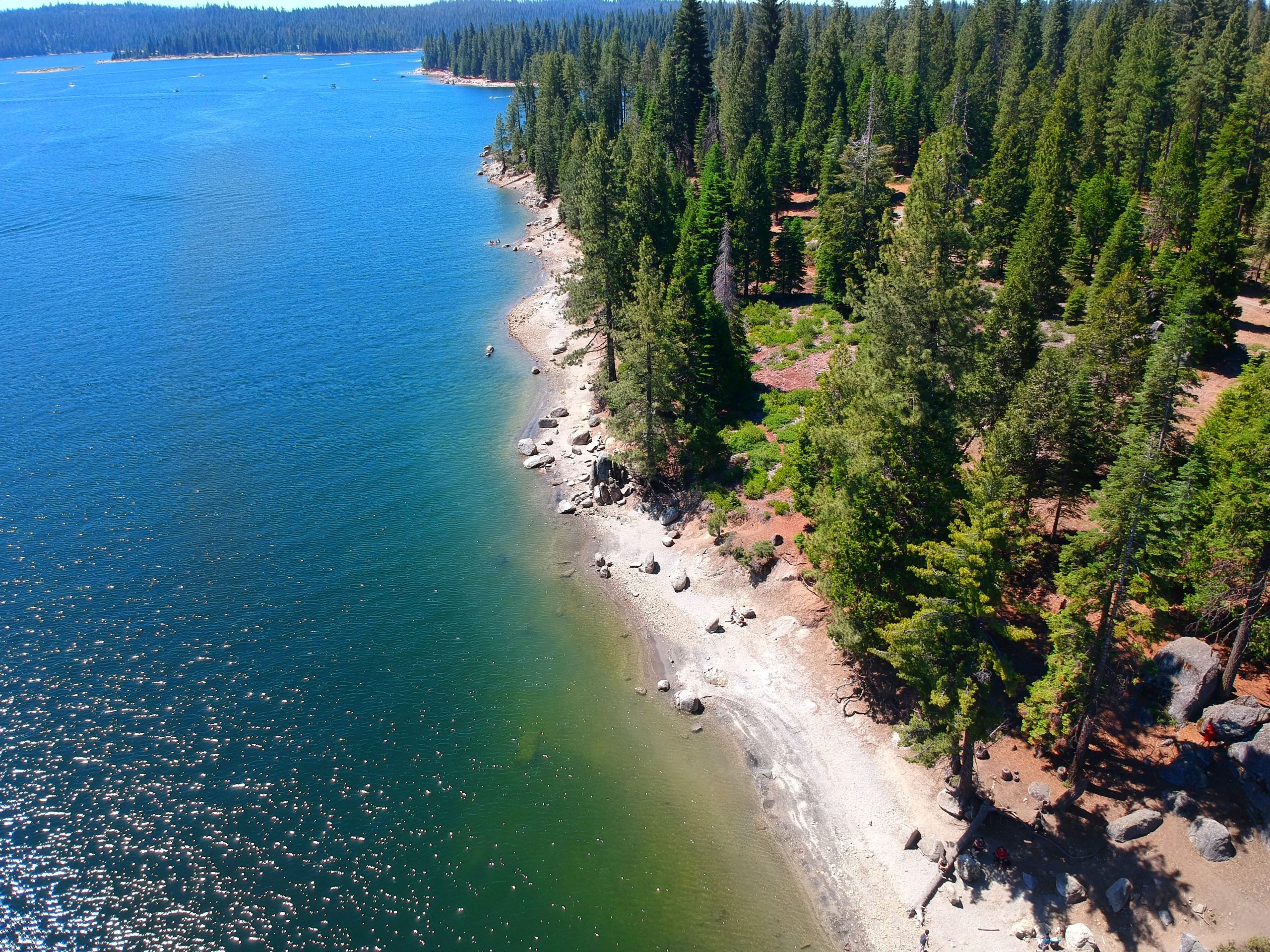 O "Mini Lake Tahoe" que você nunca ouviu falar é uma cidade montanhosa subestimada, mas bonita, na Califórnia