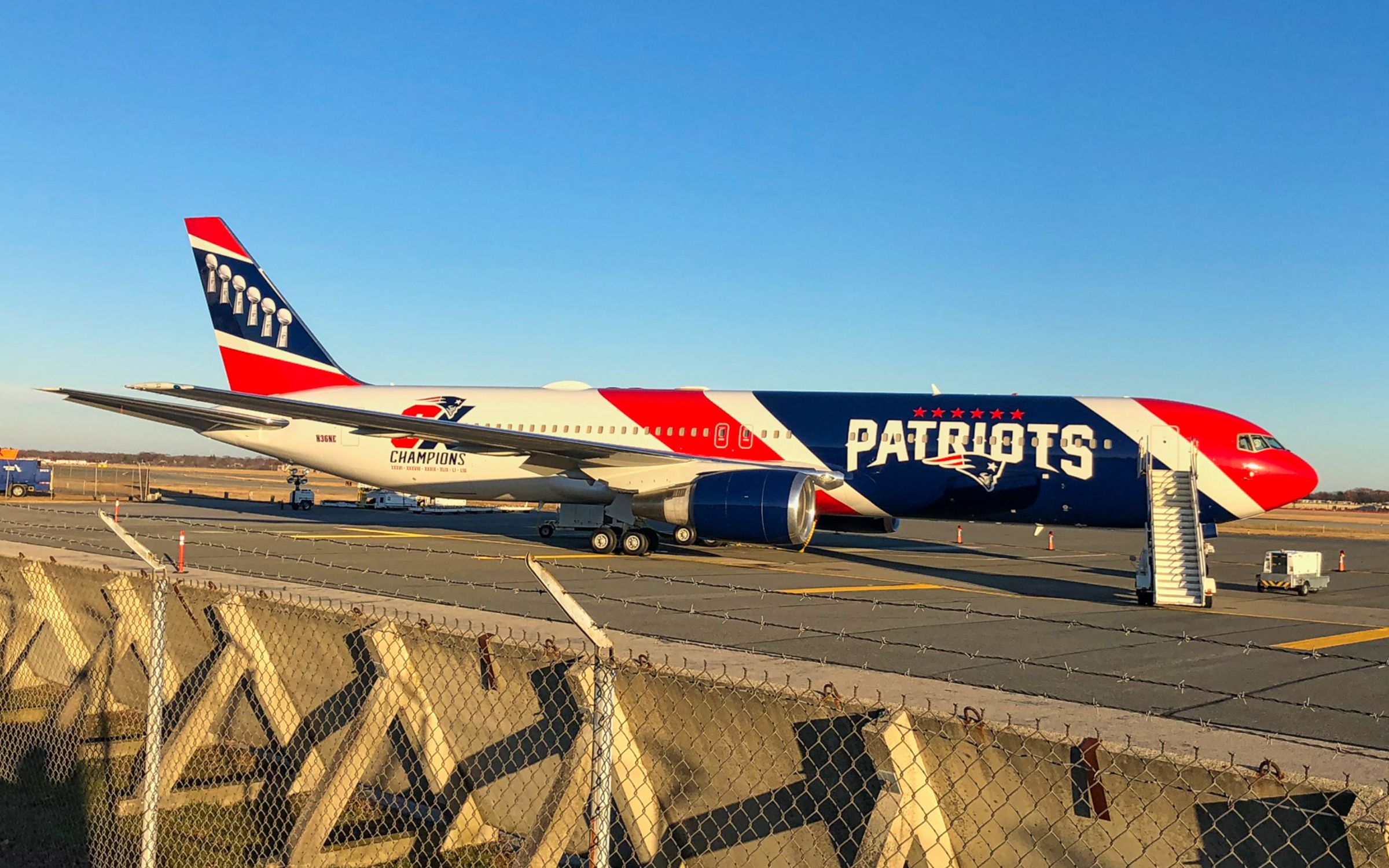 Victory Flight: Los Angeles Dodgers engate um passeio em um Boeing 767-300er, de 32 anos, de Nova Inglaterra Patriots