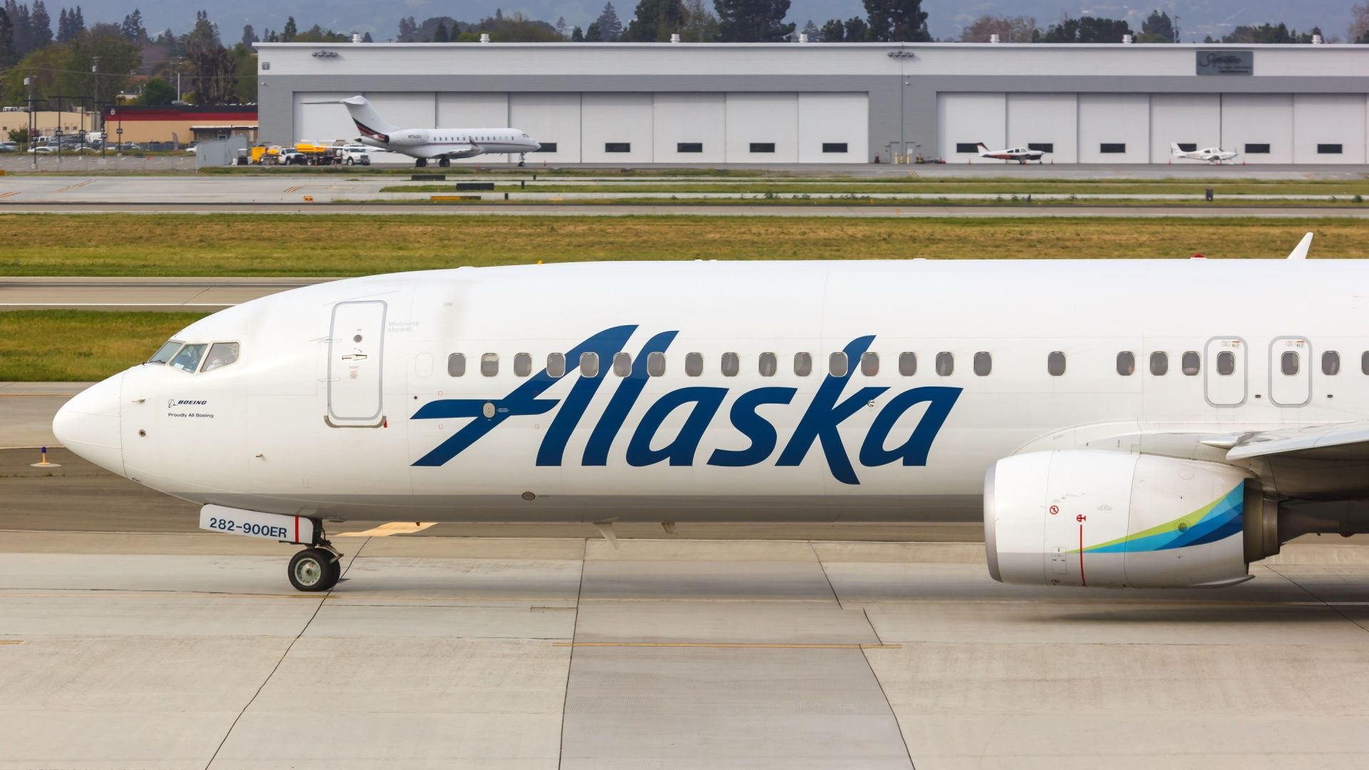 Alaska Airlines aborda cafeteras peligrosas en sus aviones