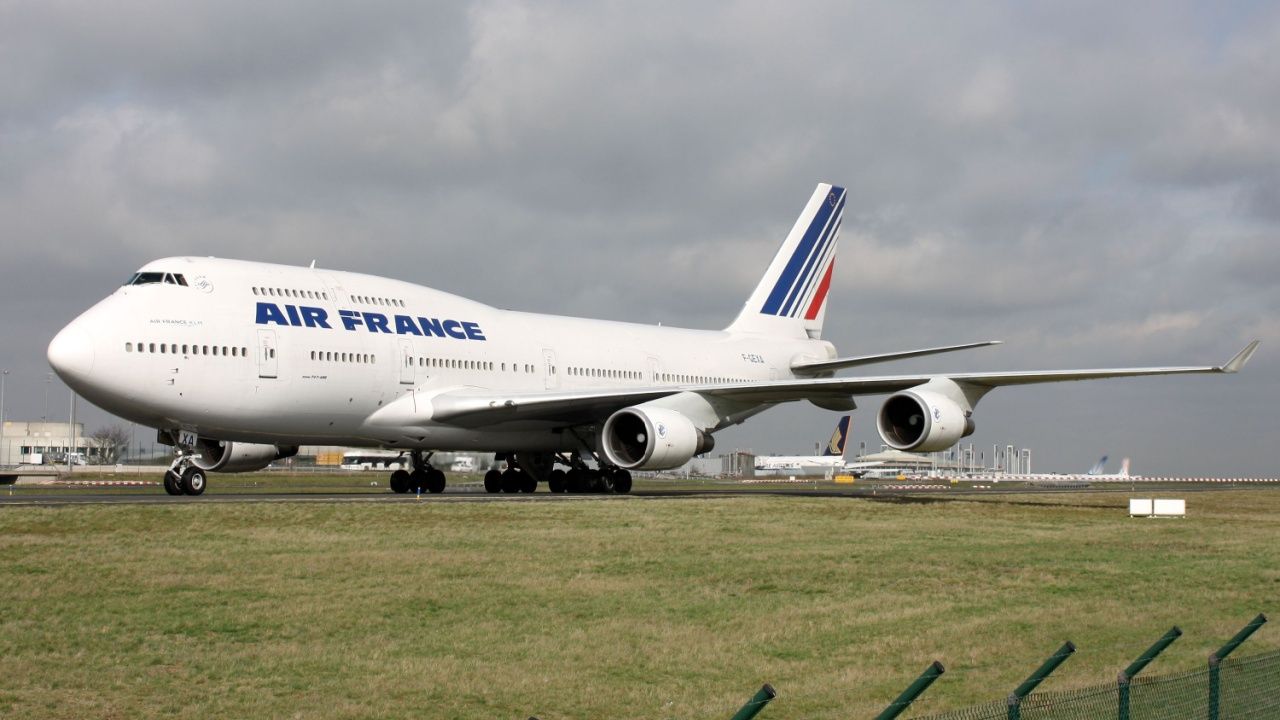 RECOLUCCIÓN: Air France se despide del Boeing 747 con la ayuda de un equipo de exhibición