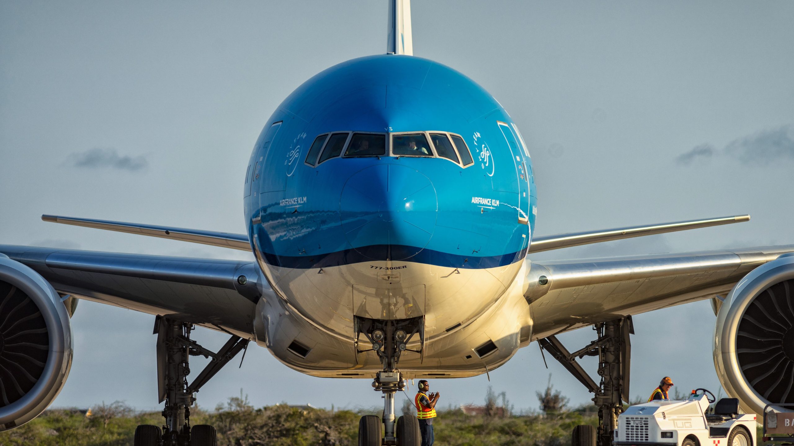 KLM Boeing 777-200er retorna ao aeroporto de Amsterdã Schiphol após questões hidráulicas