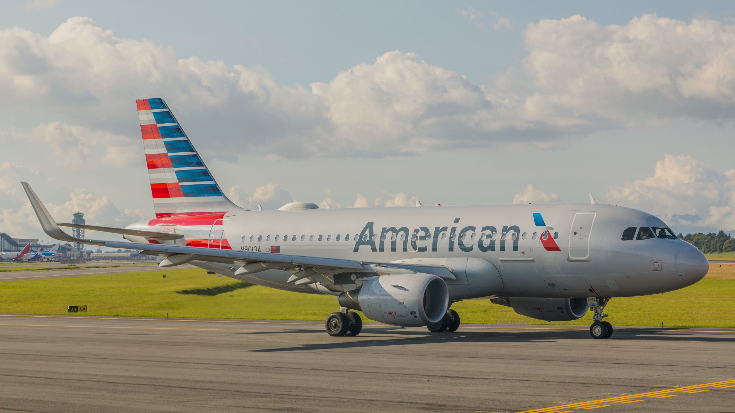 Le rappeur juvénile affirme qu'American Airlines l'a déraisonnablement retiré de la première classe