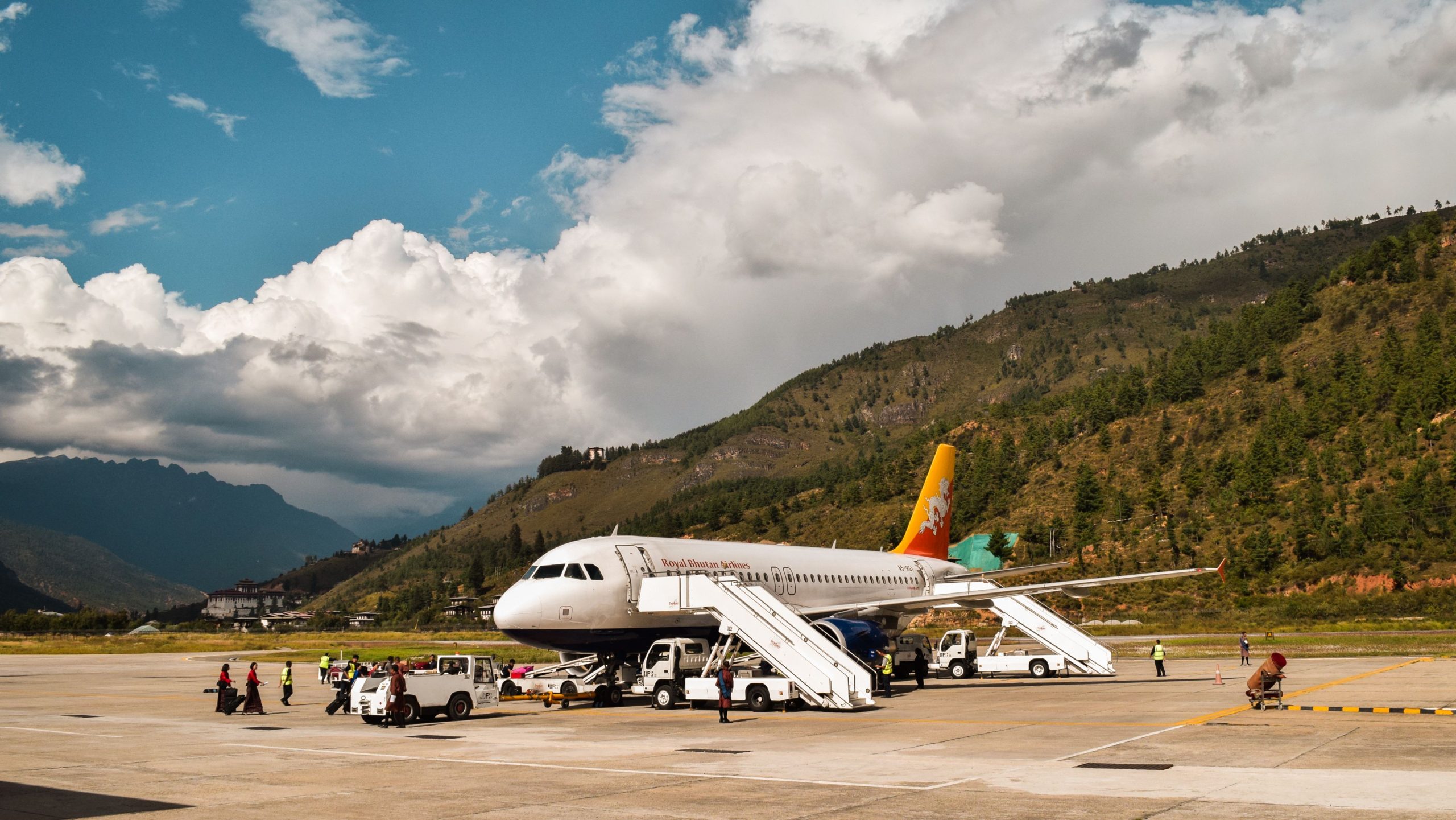 Por que tão poucos pilotos são permitidos no aeroporto de Paro do Butão
