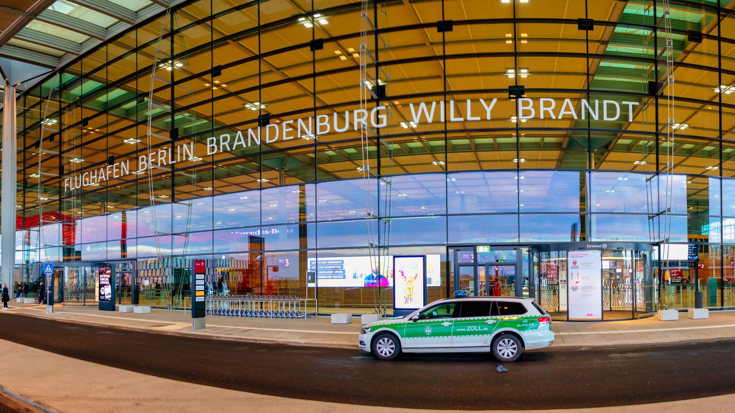 Abbandonato: Volkswagen Golf deve aeroporto di Berlino $ 200.000+ nelle tasse di parcheggio