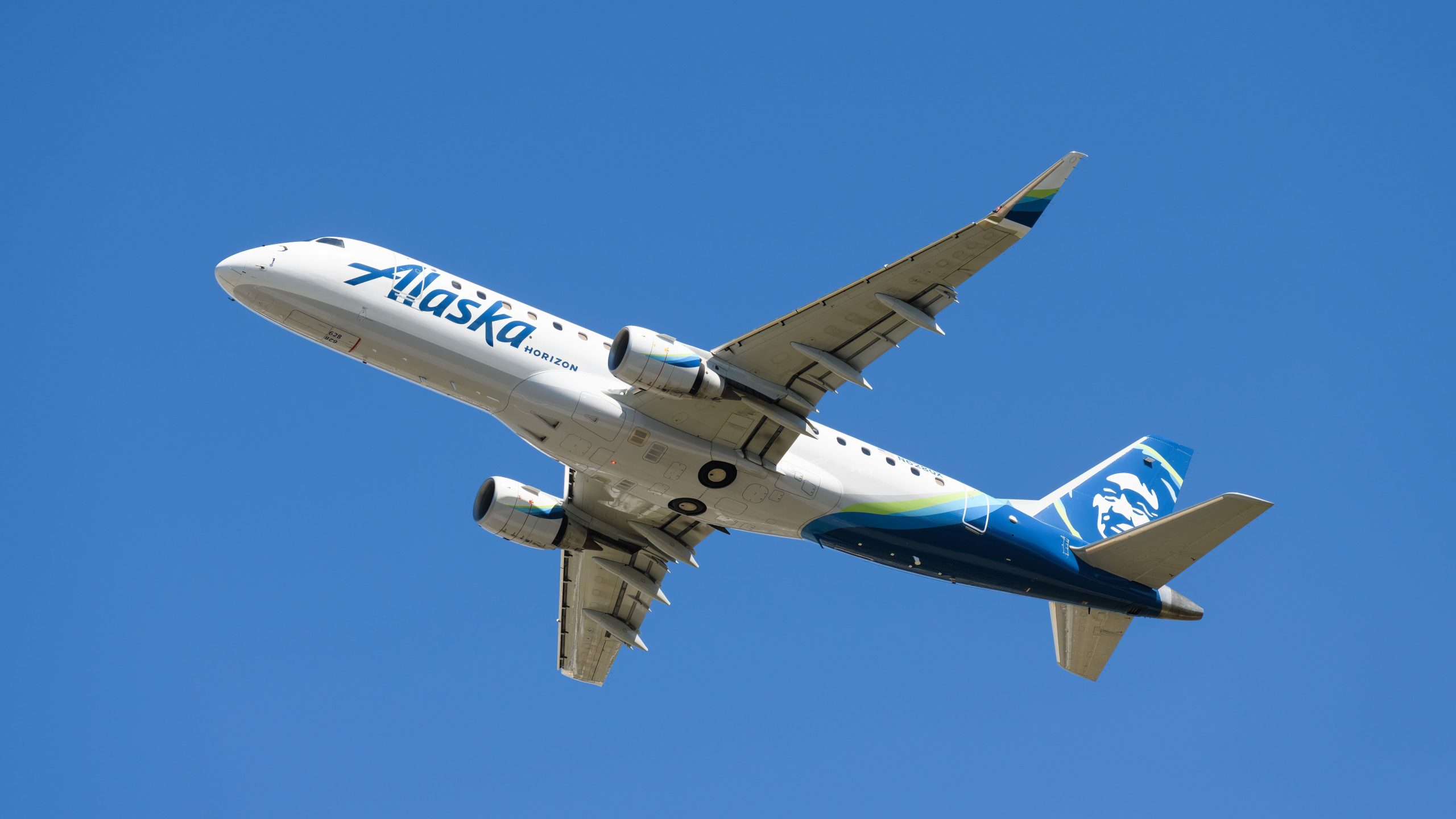 A Alaska Airlines Embraer E175 desvia para Portland devido a problemas de engrenagem do nariz balançante