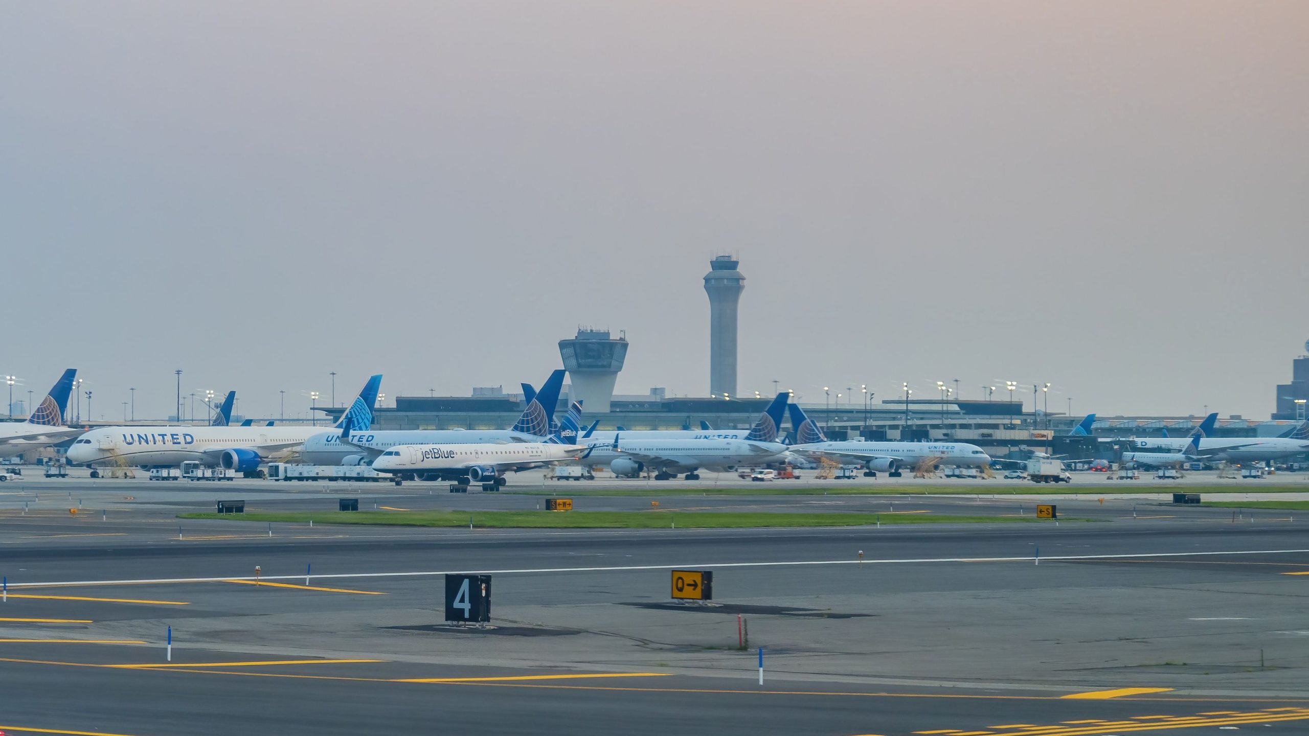 Los vuelos gruñeron en el aeropuerto internacional de Newark Liberty debido a "interrupciones de equipos de la FAA"