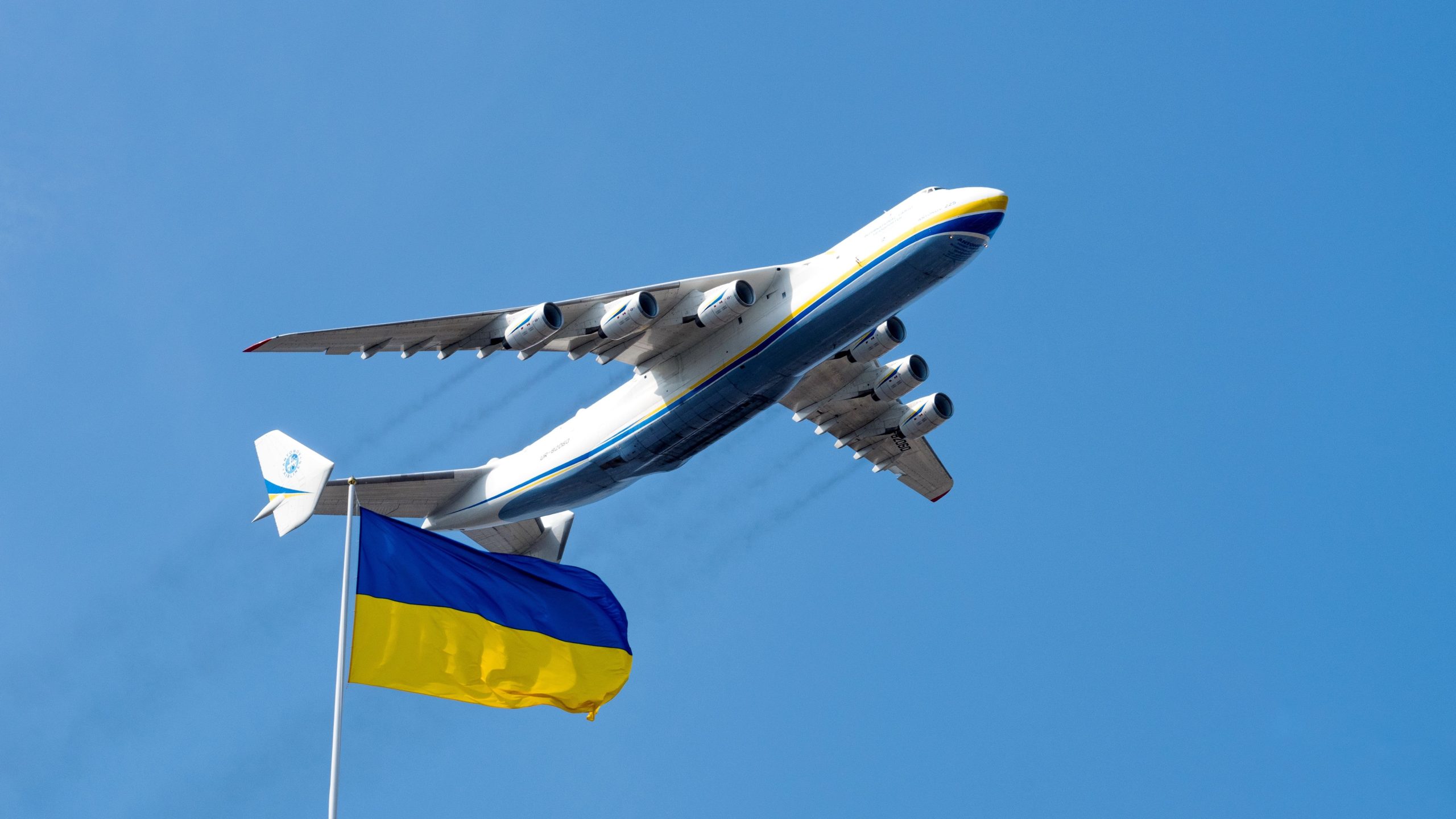 Des pièces qui retiennent la restauration de l'AN-225 «Mriya» détruite lors de l'invasion russe de l'Ukraine après que le simulateur de vol Microsoft a levé 3 millions de dollars pour le projet