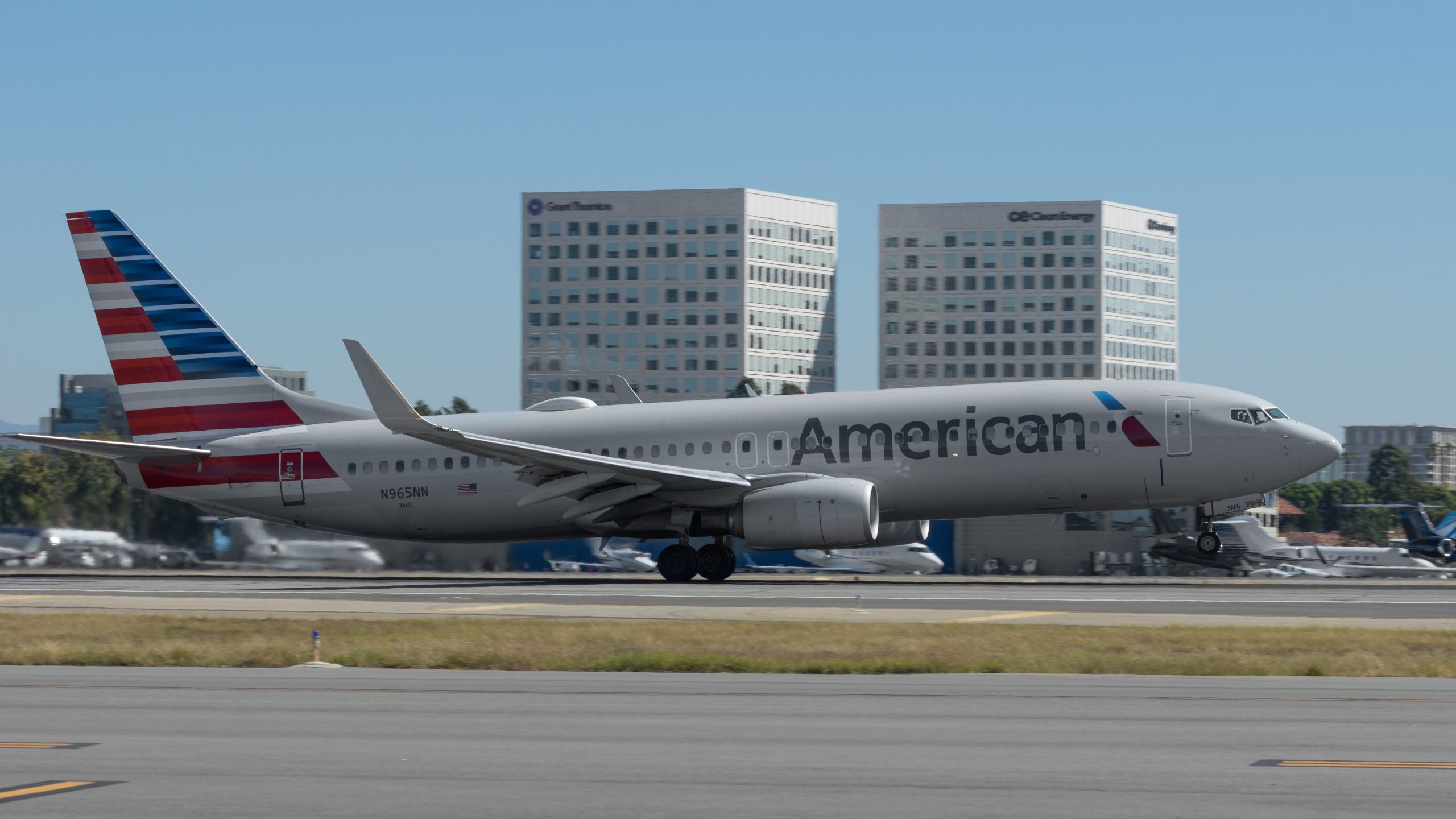 "Questo è su di loro": il passeggero sbatte le compagnie aeree americane dopo aver trovato la borsa controllata nell'accampamento dei senzatetto