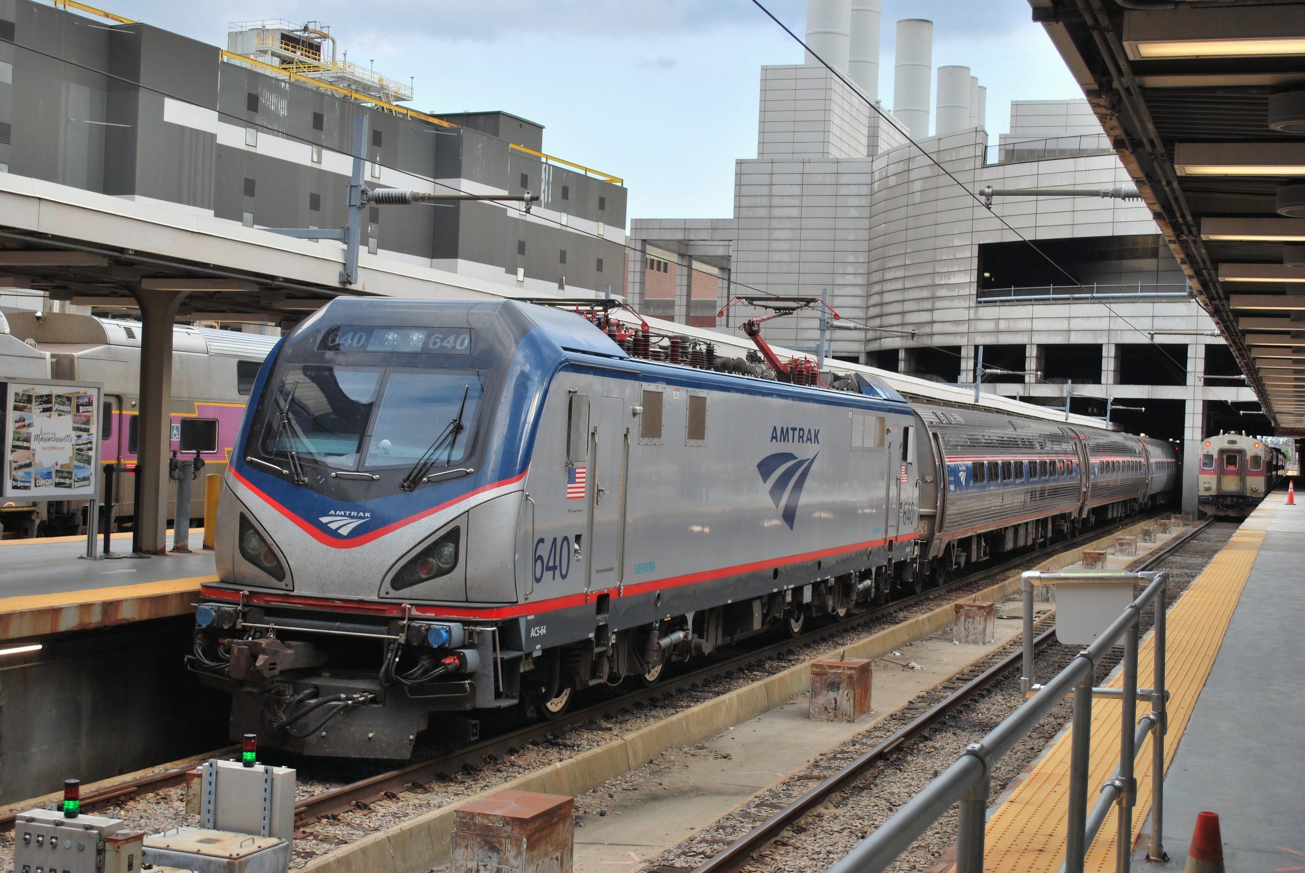 Amtrak actualmente va más allá en su construcción para mejorar la ruta del corredor del noreste