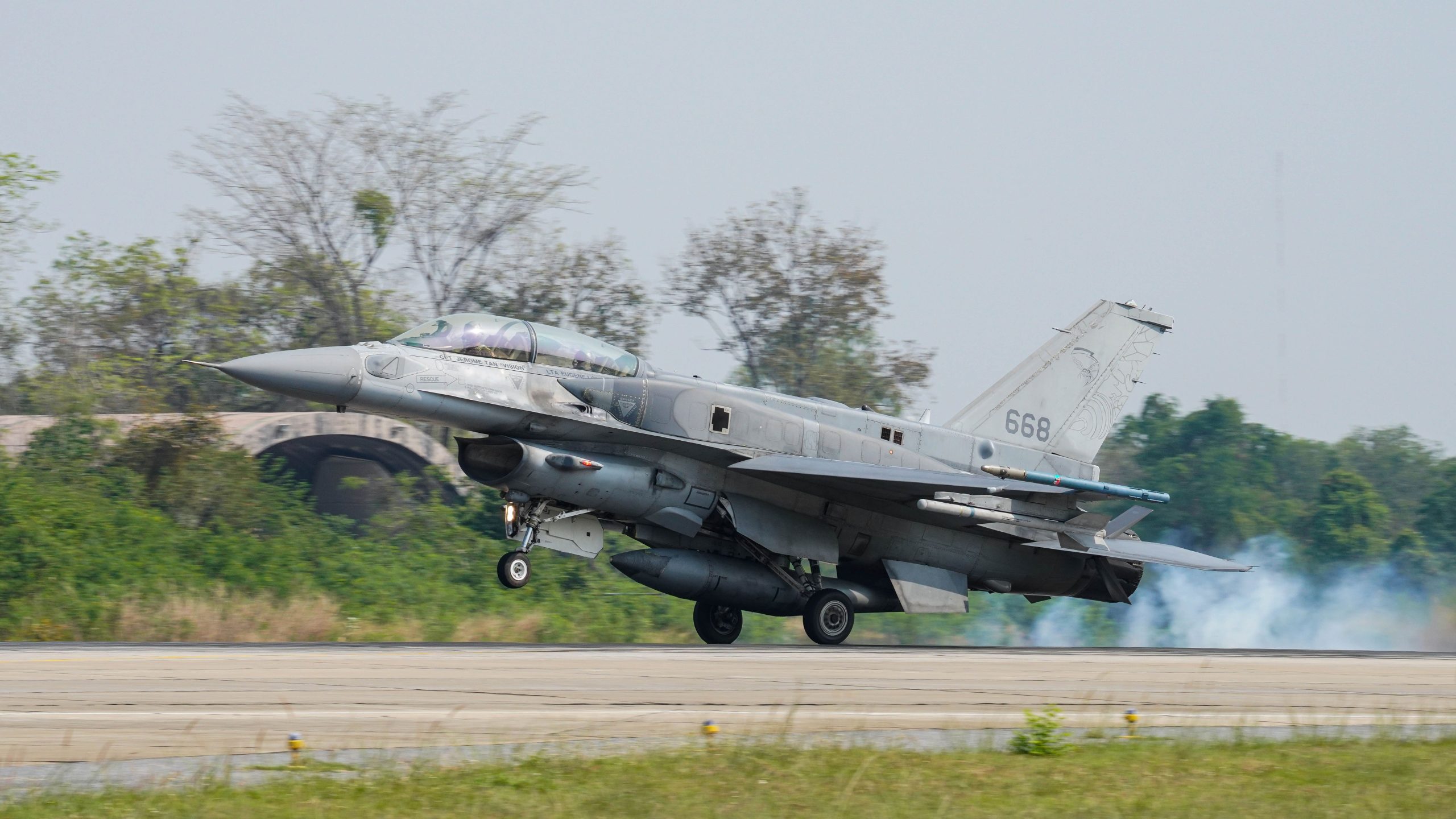 RSAF F-16 Jet se estrella en la base aérea central